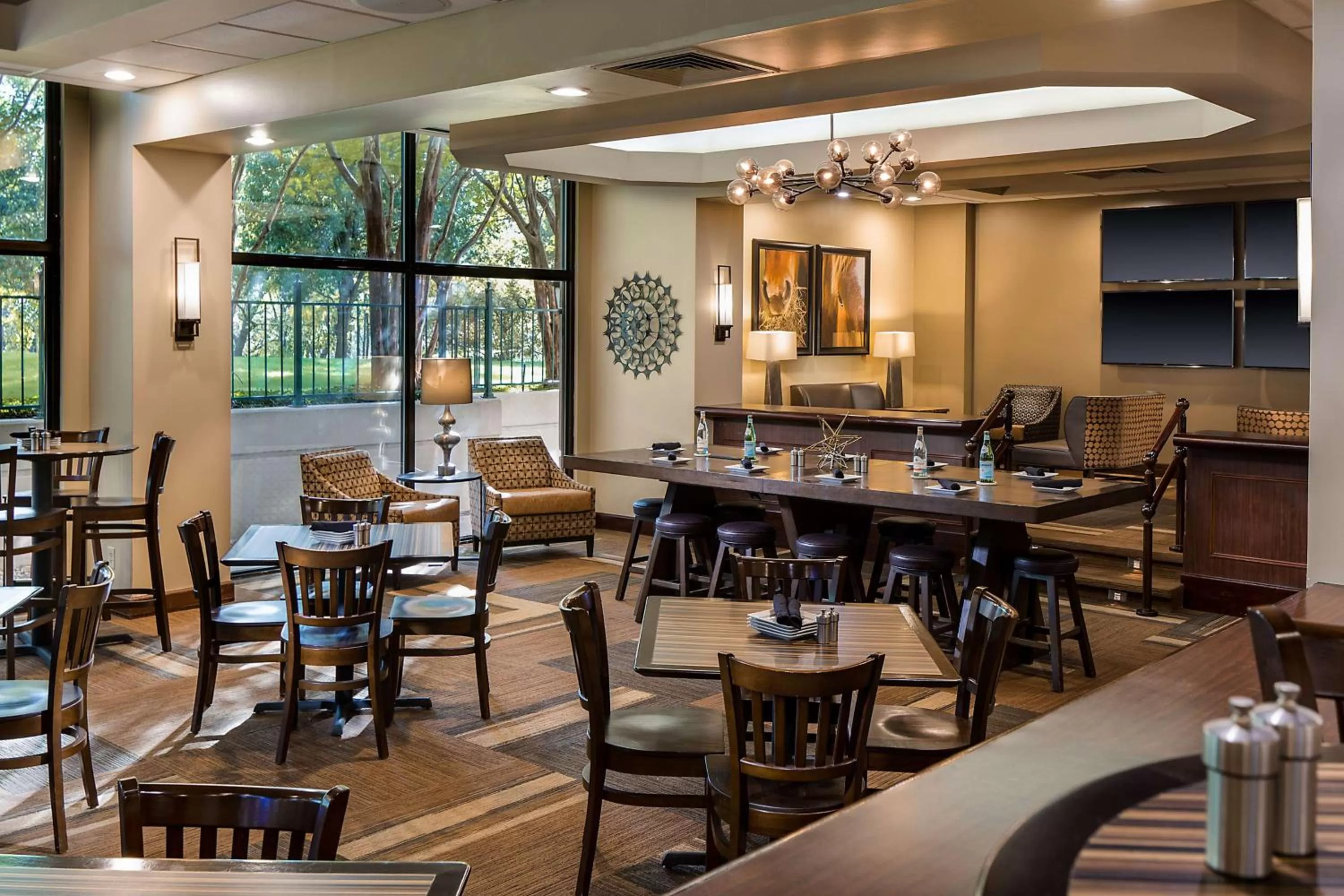 Restaurant/places to eat in Embassy Suites by Hilton Dallas-Love Field