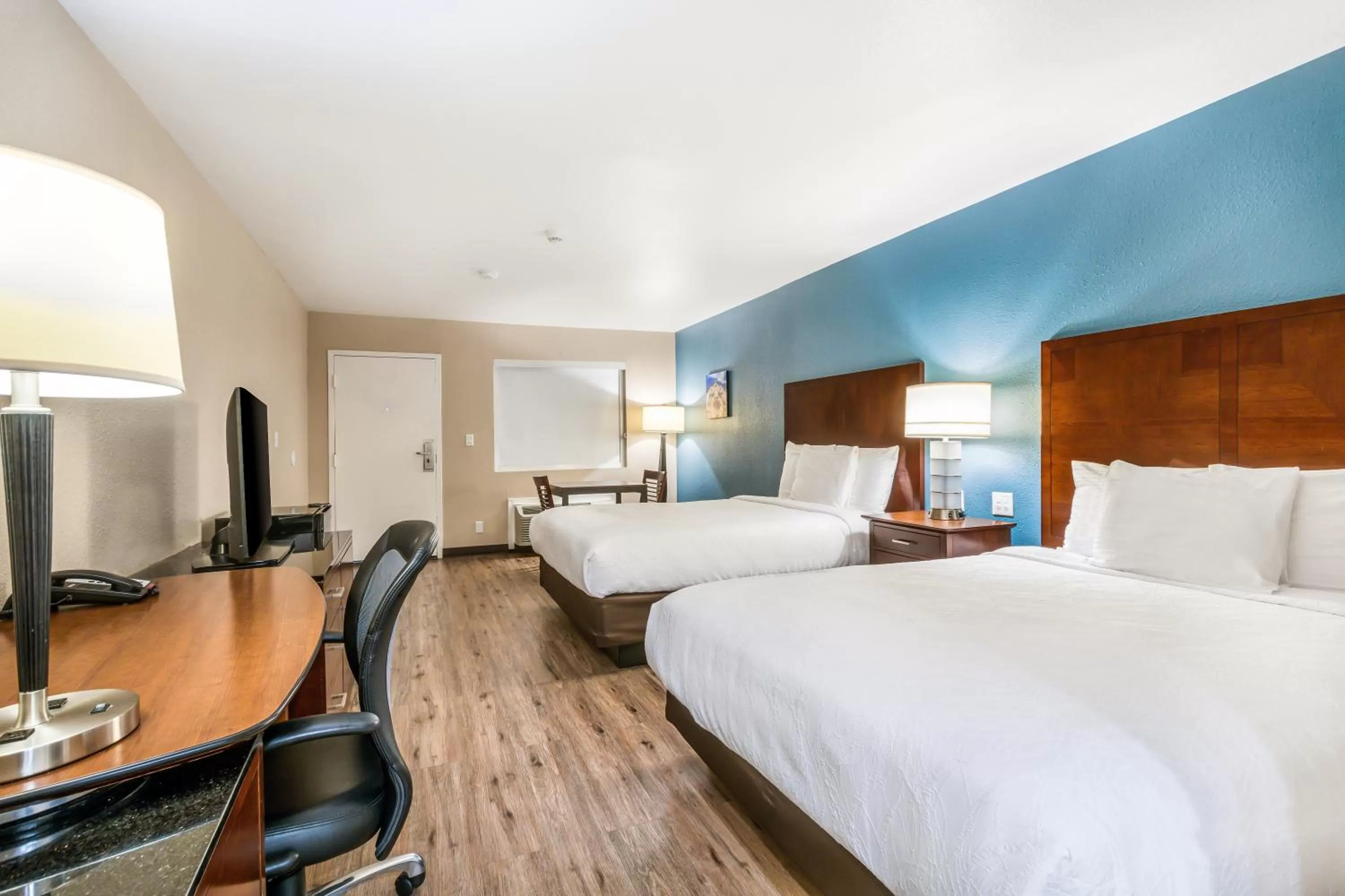 Photo of the whole room, Bed in Hotel Hacienda at Ontario Ranch