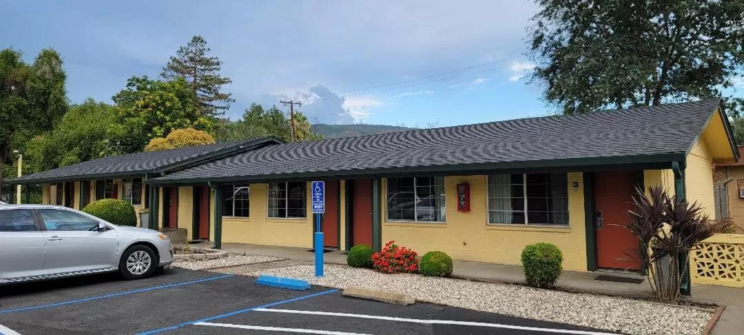 Property building in Lakeview Inn