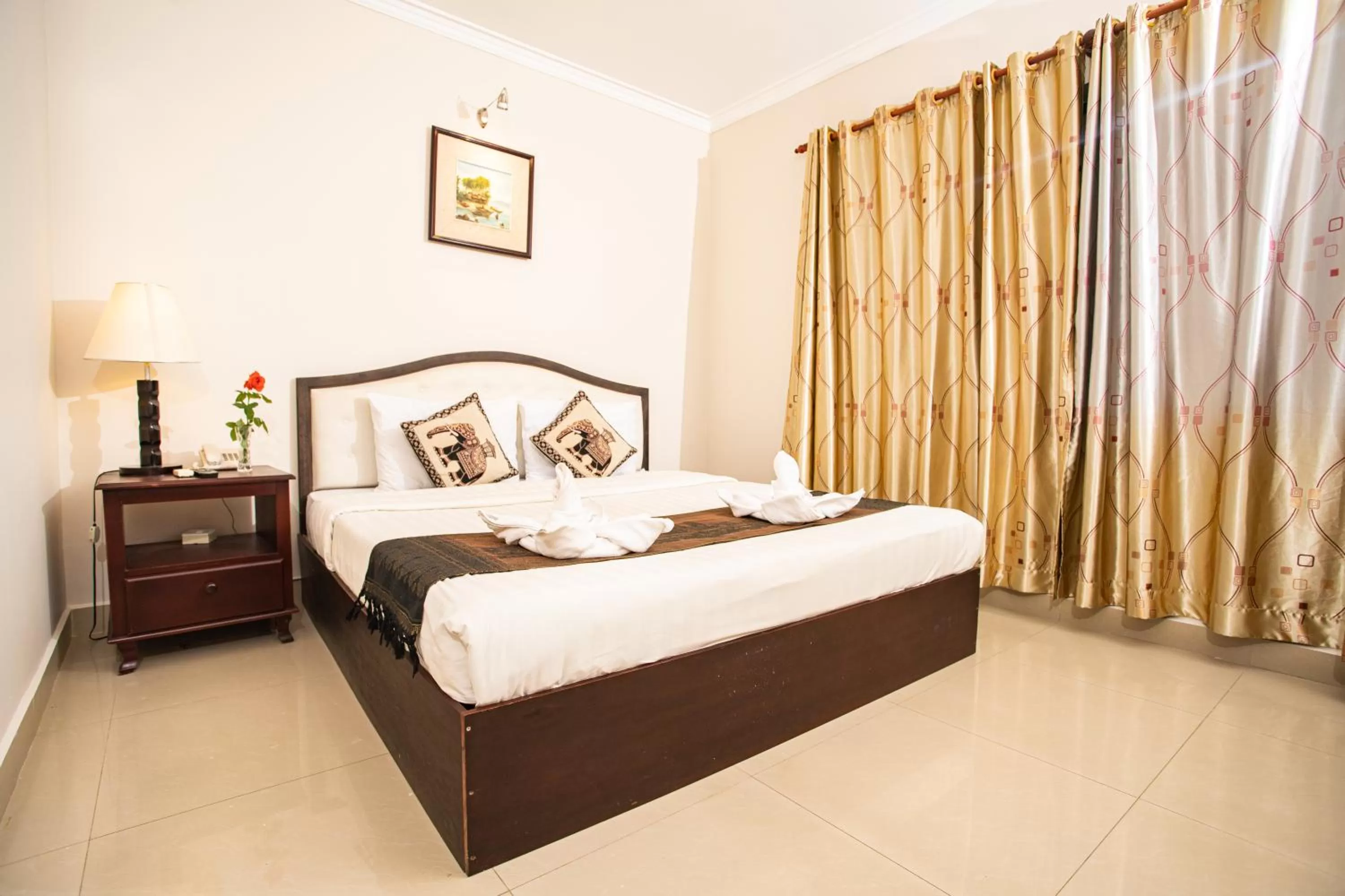 Bed in Silver Mounts Hotel