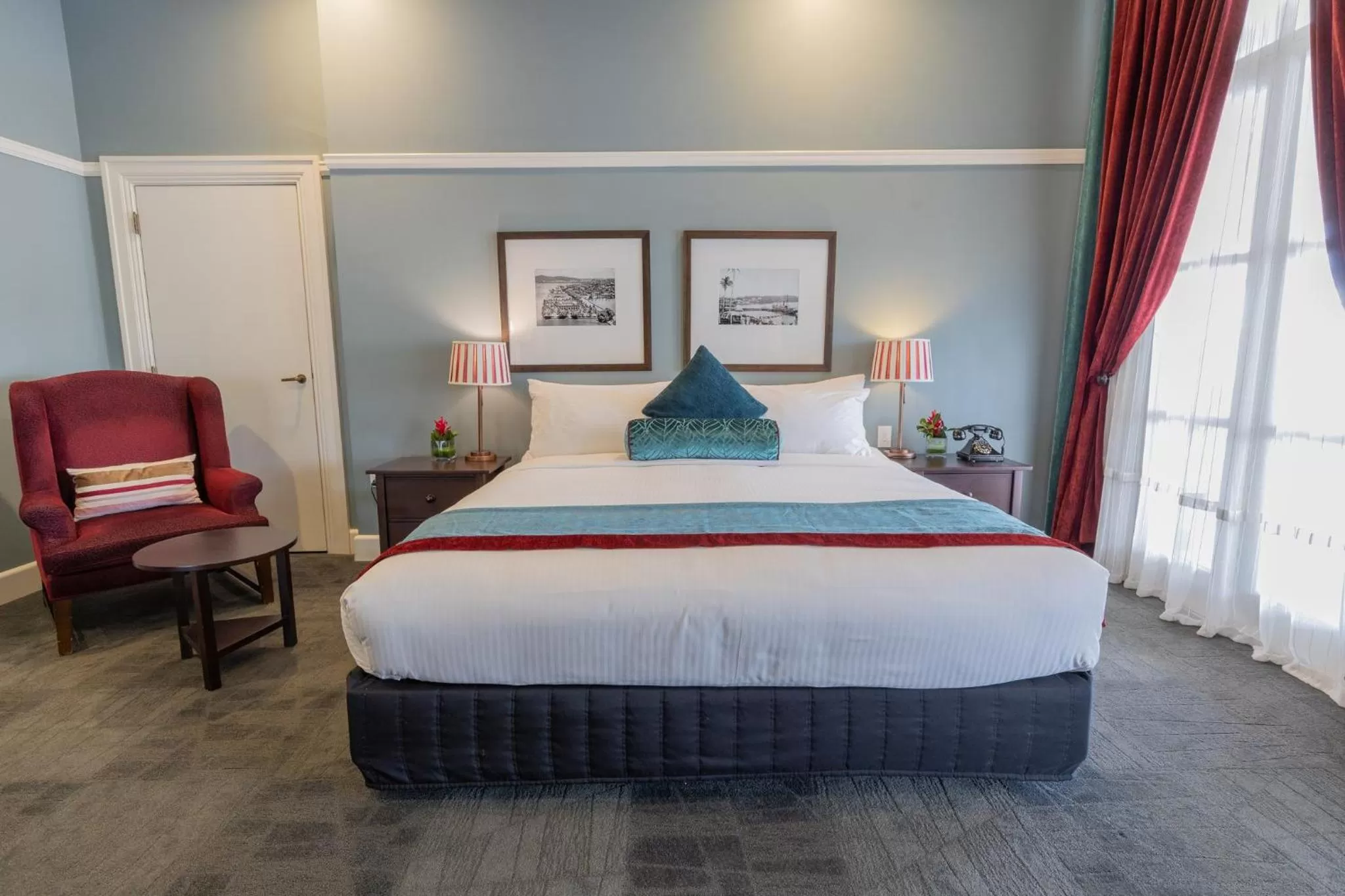 Photo of the whole room, Bed in Grand Pacific Hotel