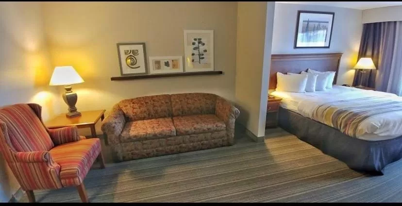 Bed in Country Inn & Suites by Radisson, Chambersburg, PA