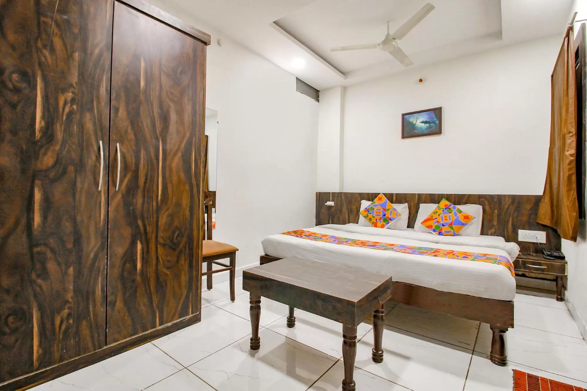 Living room, Bed in FabHotel HTC