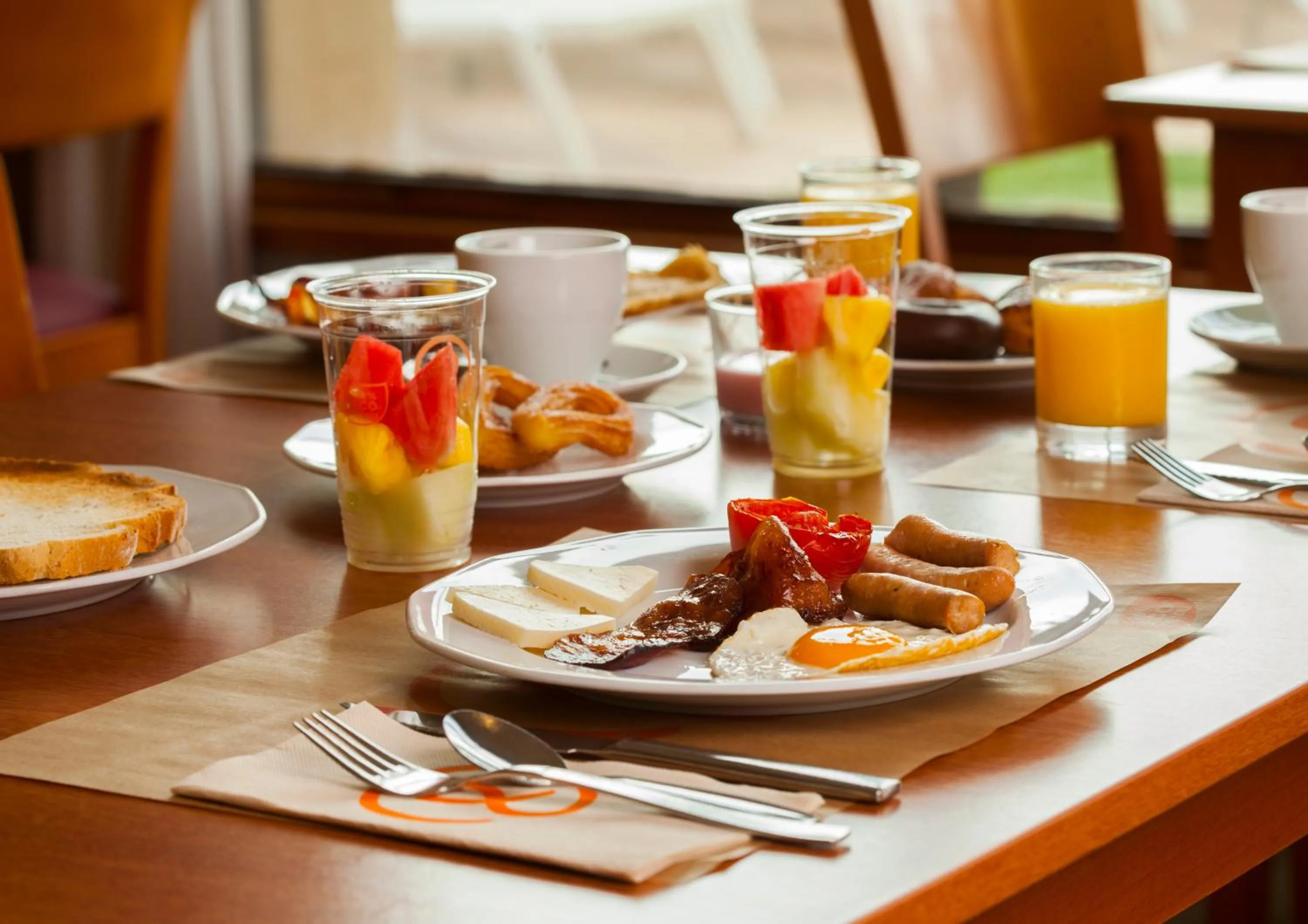 Food and drinks in Hotel Monterrey Roses by Pierre & Vacances