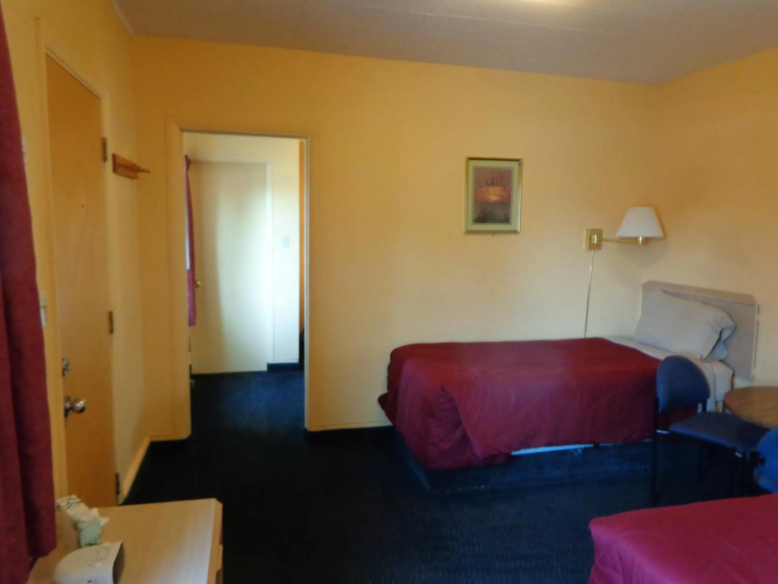 Bedroom, Bed in Western Motel