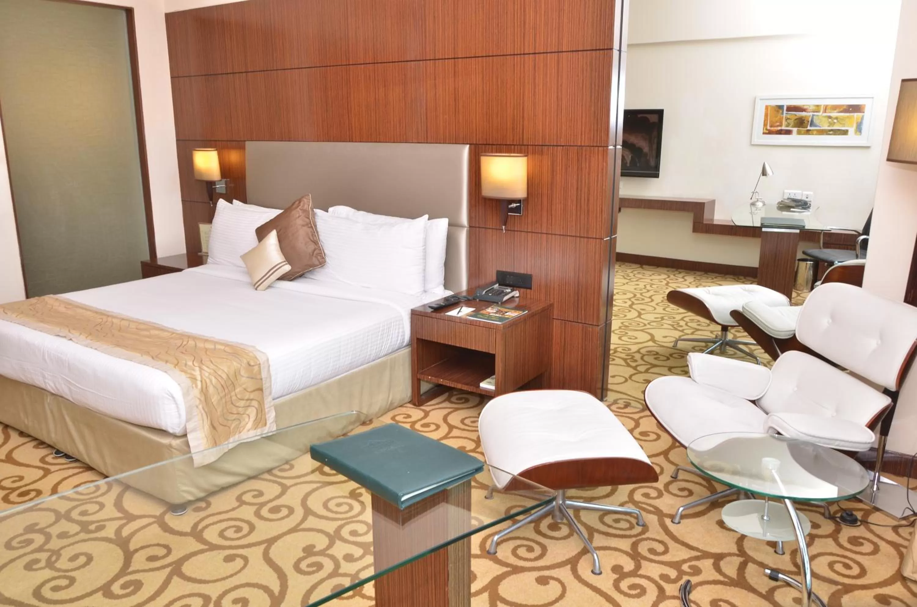 Photo of the whole room, Bed in Country Inn & Suites By Radisson, Sahibabad
