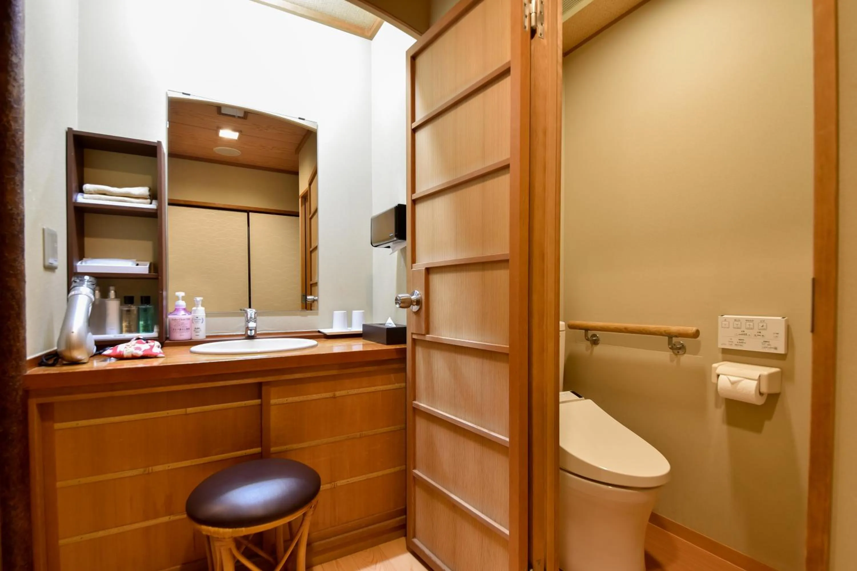 Toilet in Okuno Hosomichi