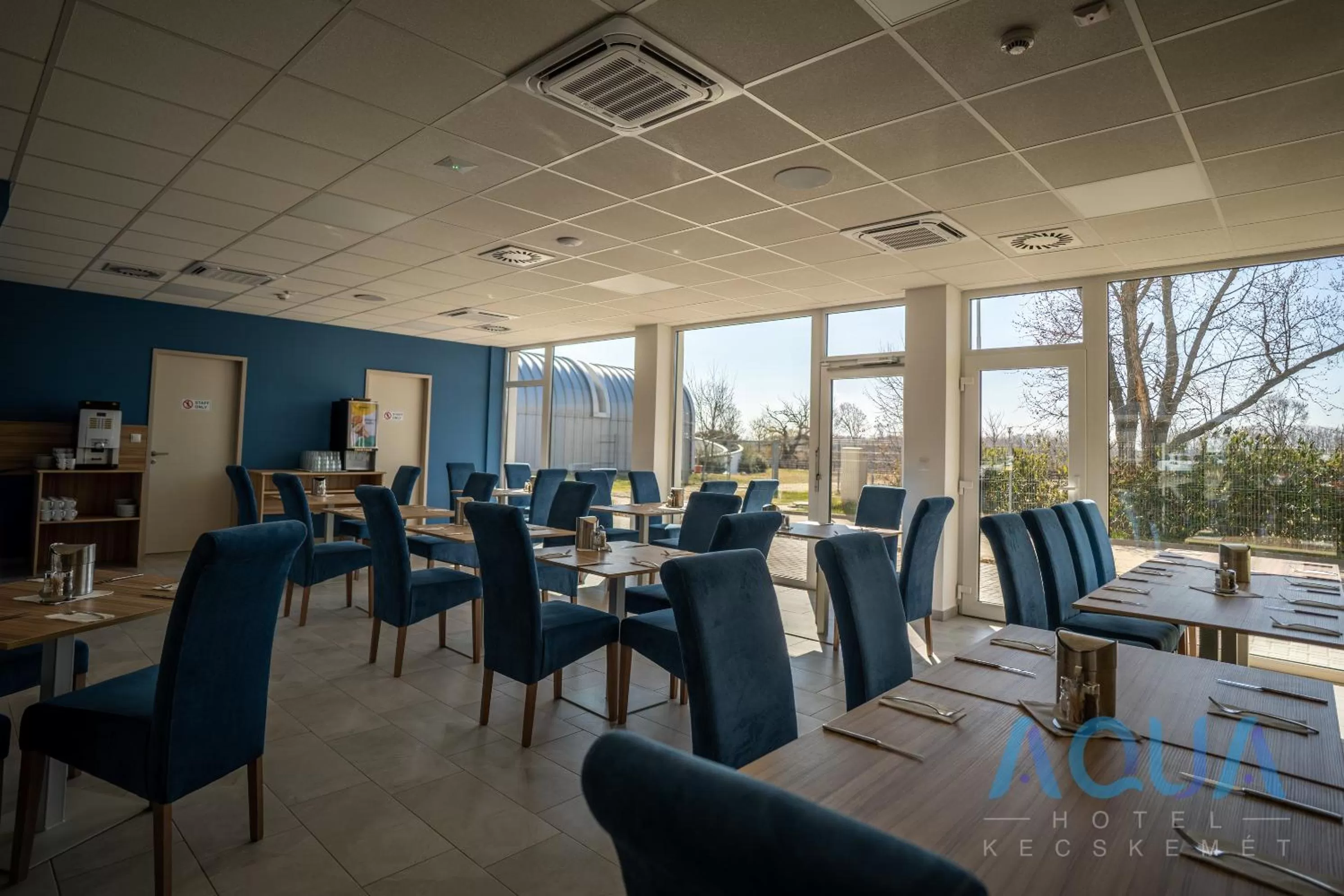 Restaurant/Places to Eat in Aqua Hotel