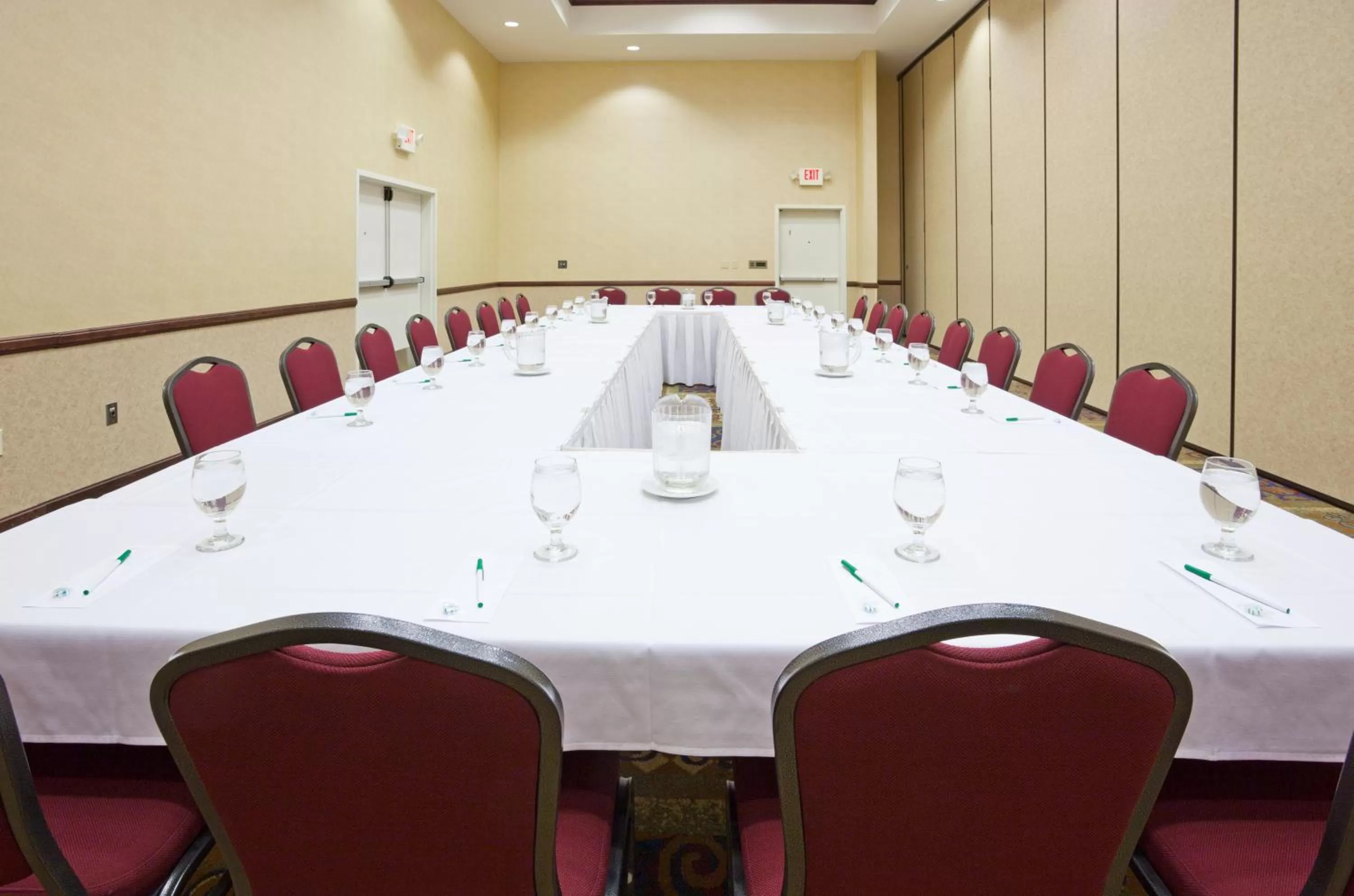 Meeting/conference room in Holiday Inn Conference Center Marshfield by IHG