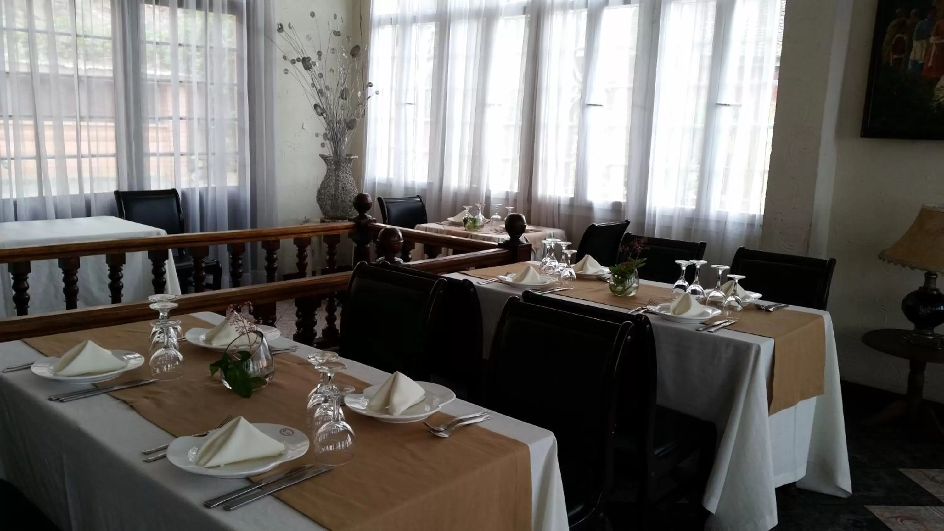 Restaurant/places to eat in Relais De La Haute Ville Tana