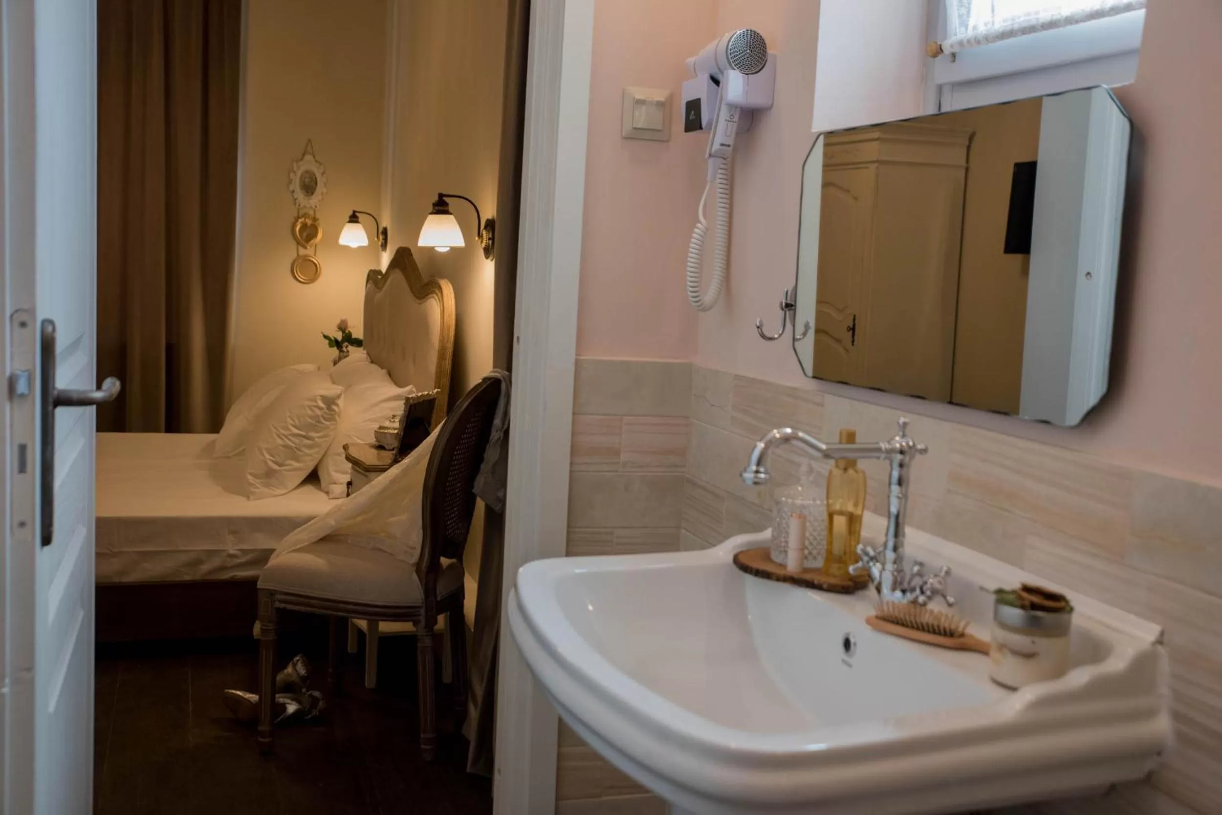 Kyria Boutique House