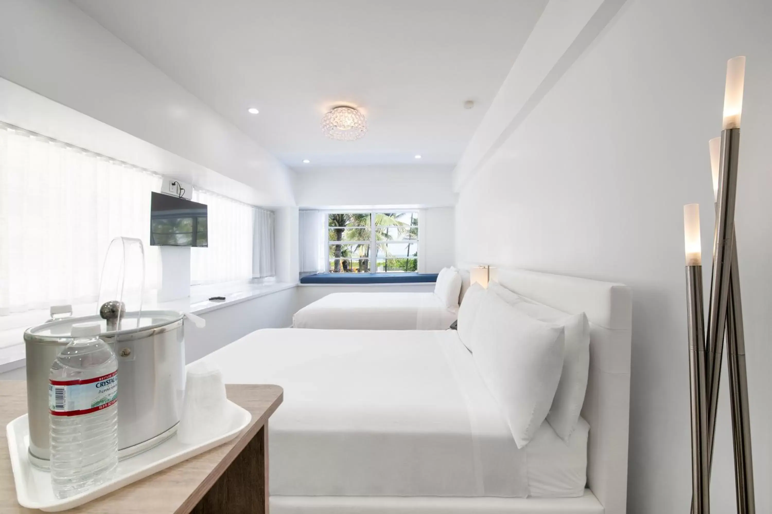 Corner Queen Room with Two Queen Beds and Ocean View in Penguin Hotel Corner Queen Room with Two Queen Beds and Ocean View in Penguin Hotel