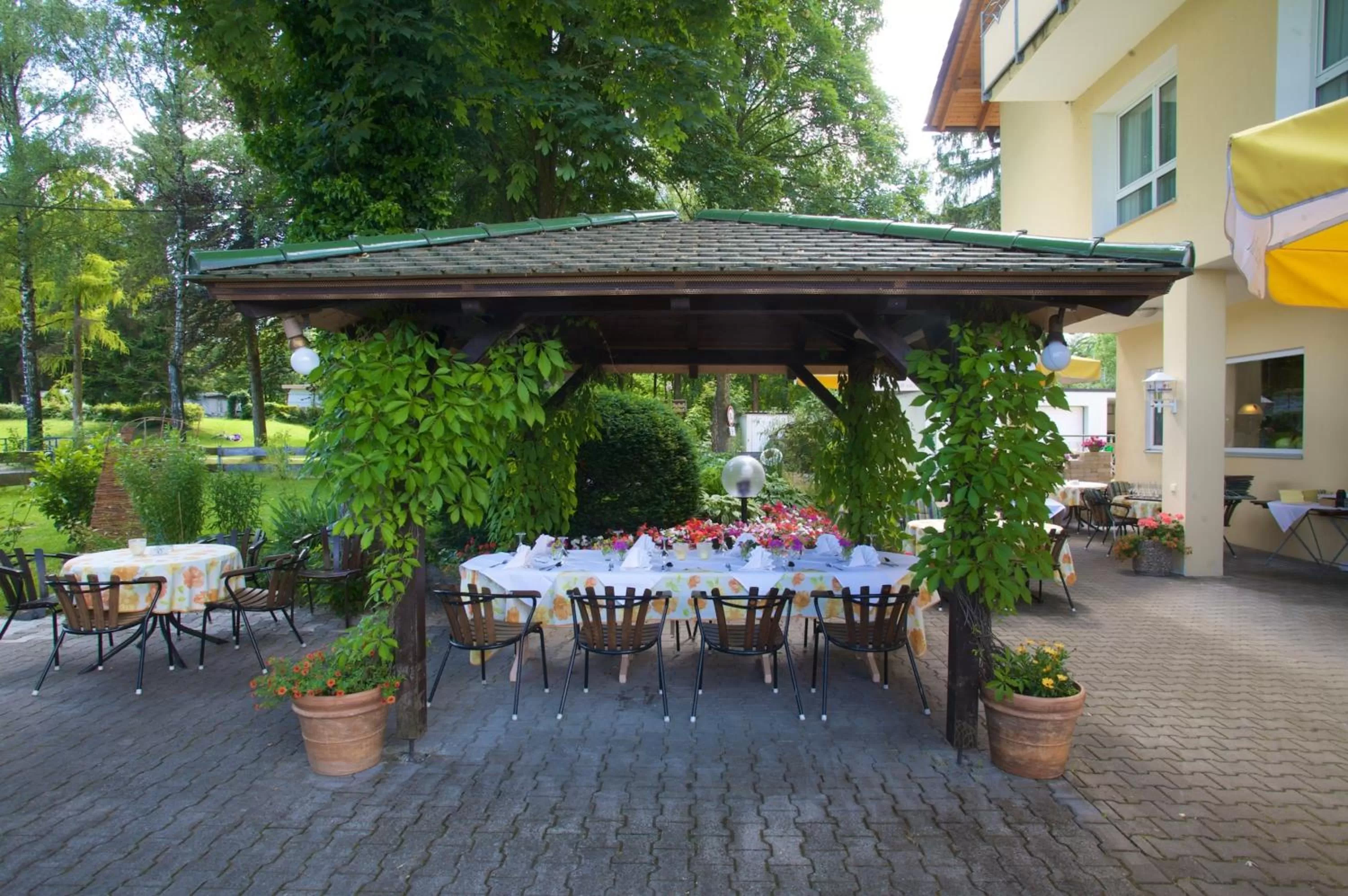 Restaurant/places to eat in Hotel & Restaurant Dornweiler Hof