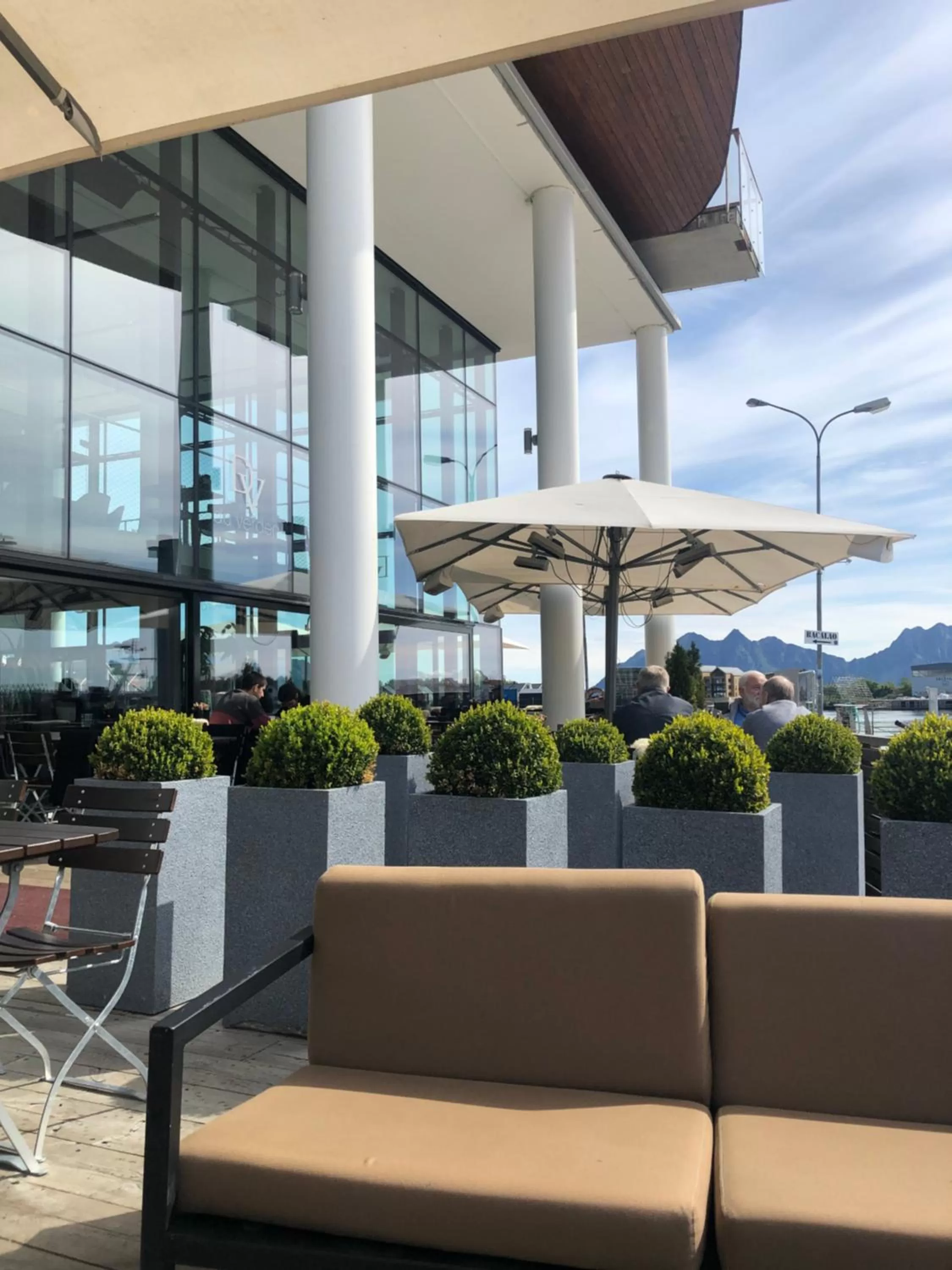 Restaurant/places to eat in Nordis Apartments