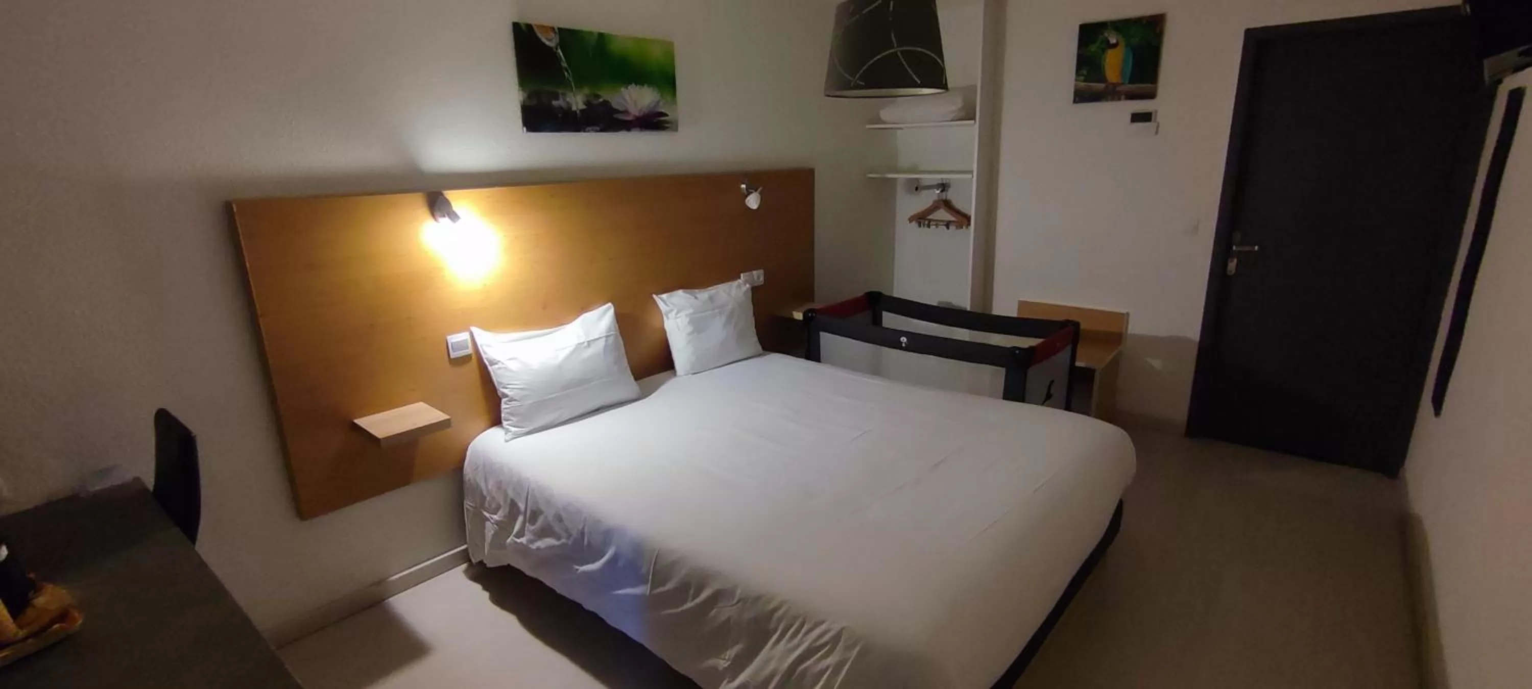 Bed in Hôtel Le 15 Périgueux