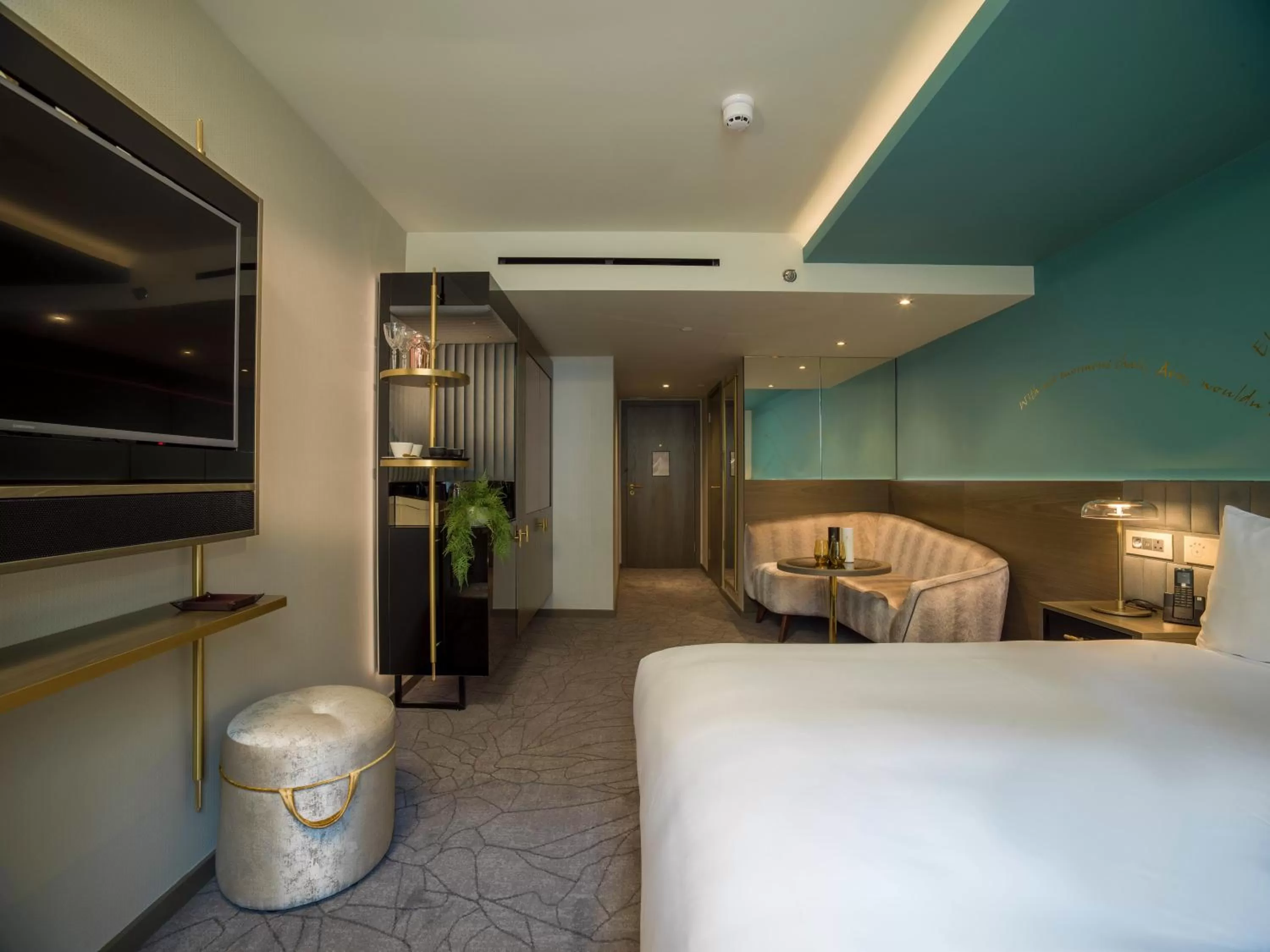 Bedroom, Bed in Middle Eight - Covent Garden - Preferred Hotels and Resorts