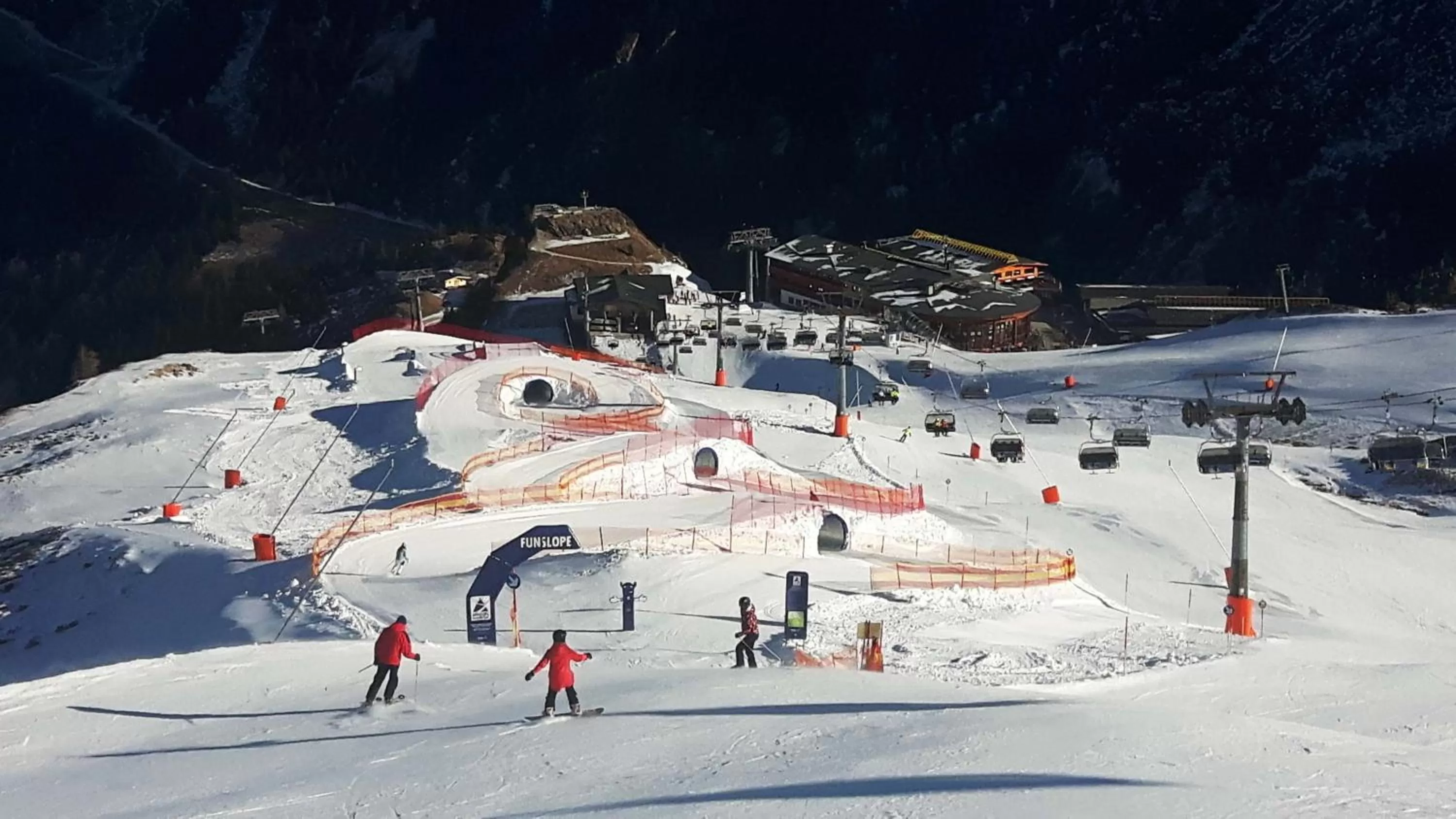 Skiing in Hotel Tirolerhof 4 Sterne Superior