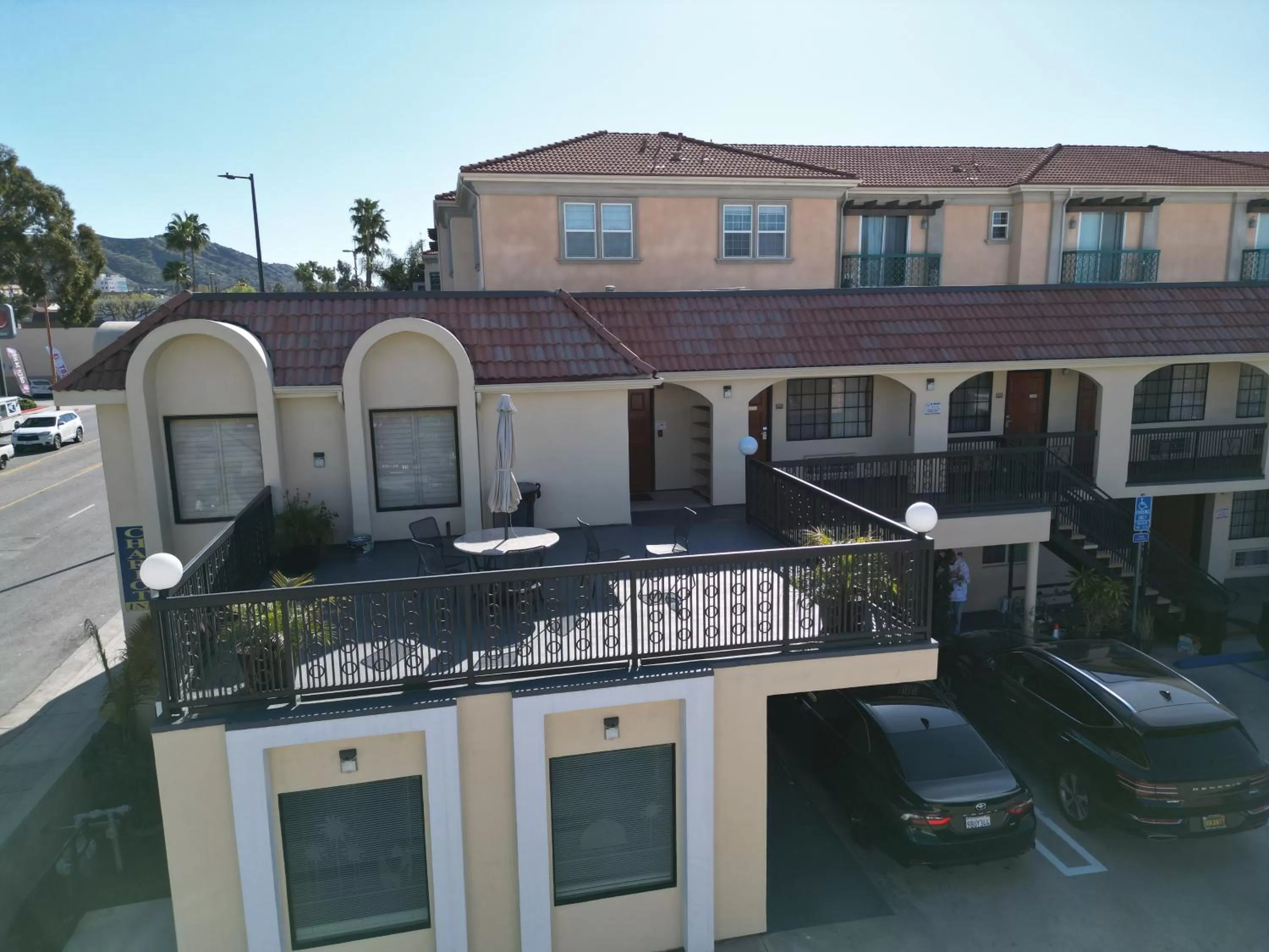 Property building in Chariot Inn Glendale - Pasadena