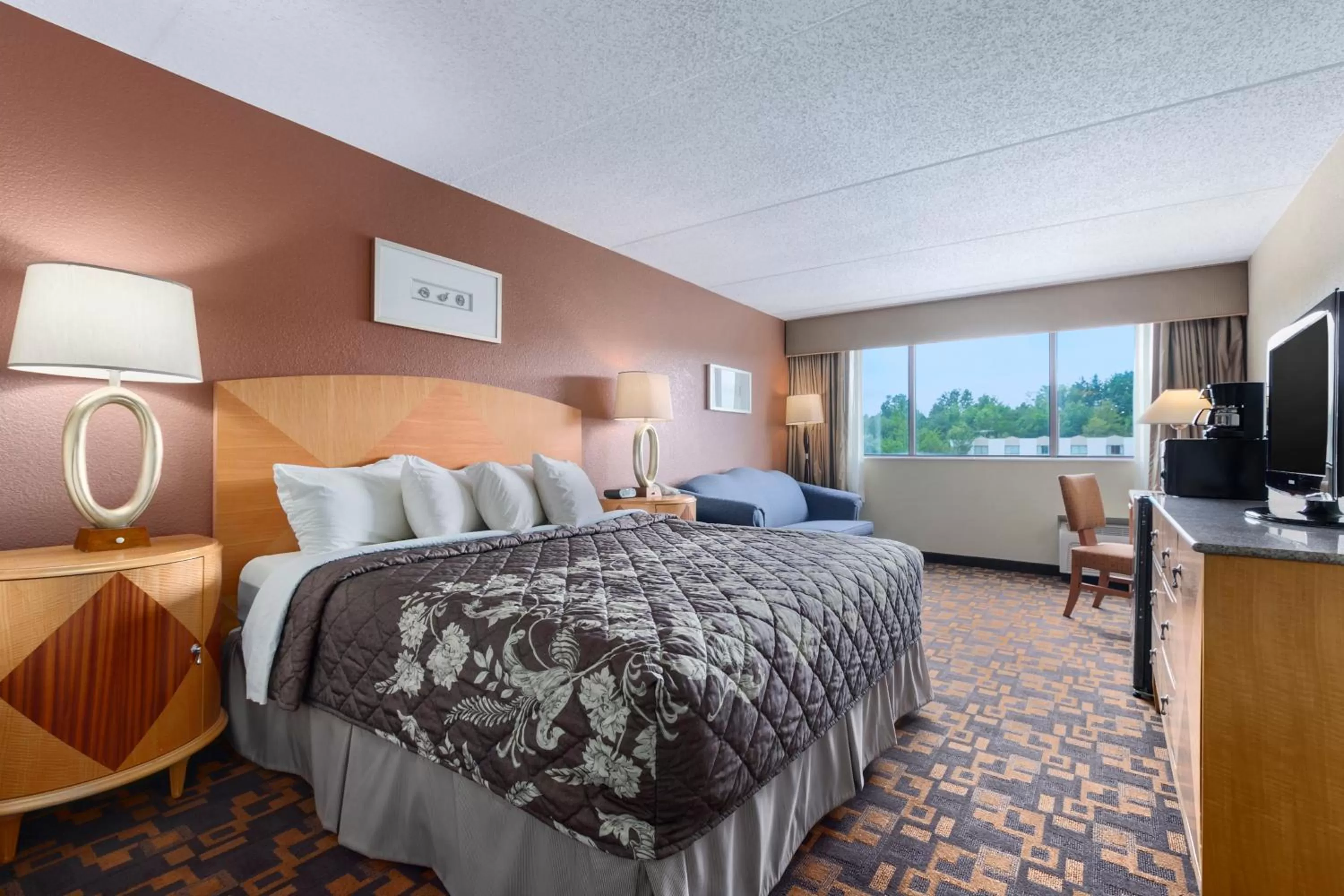 Bedroom, Bed in Days Inn by Wyndham Gettysburg