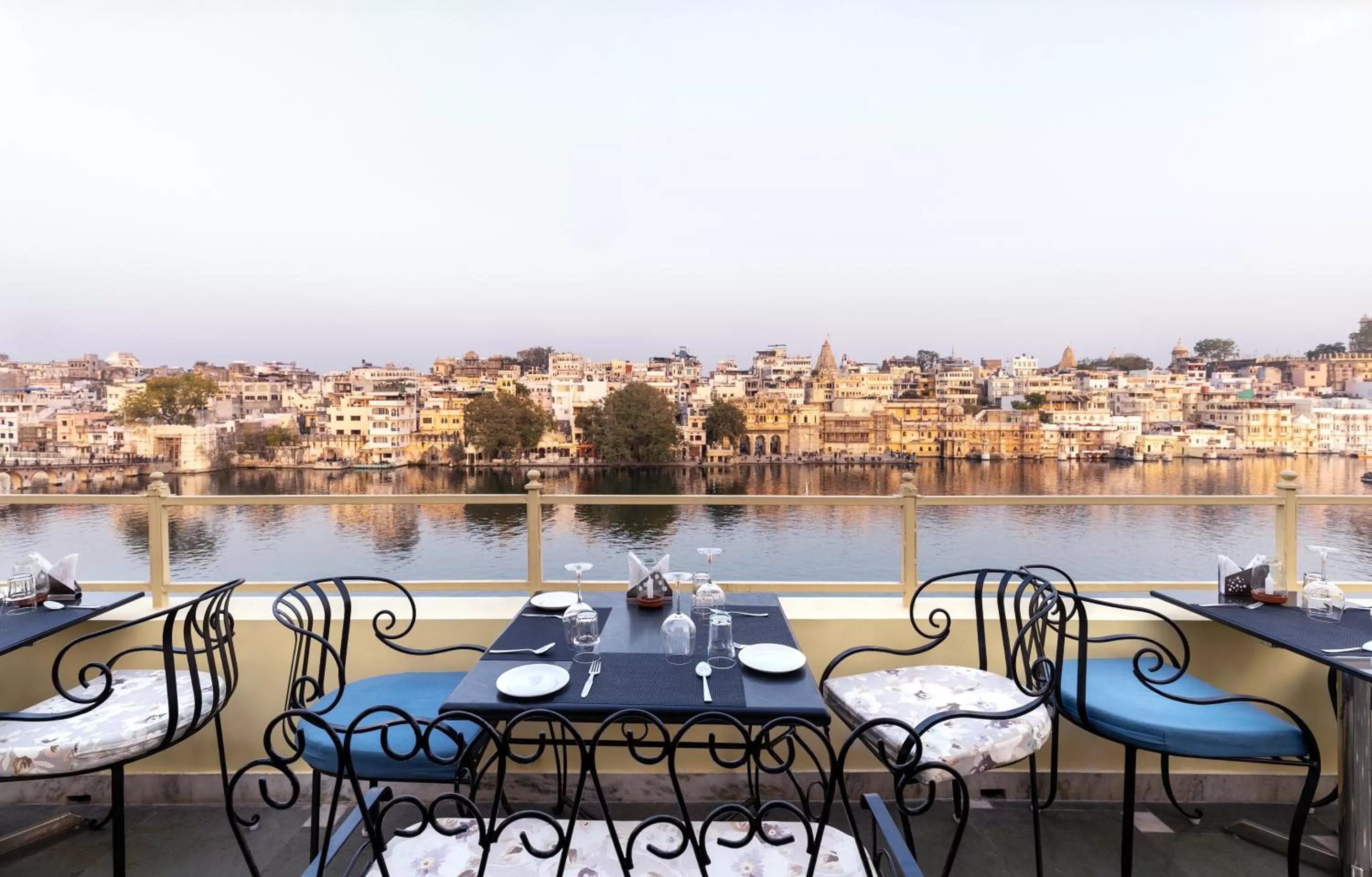 Restaurant/places to eat in Sarovar - Lake Facing Boutique Hotel On Lake Pichola