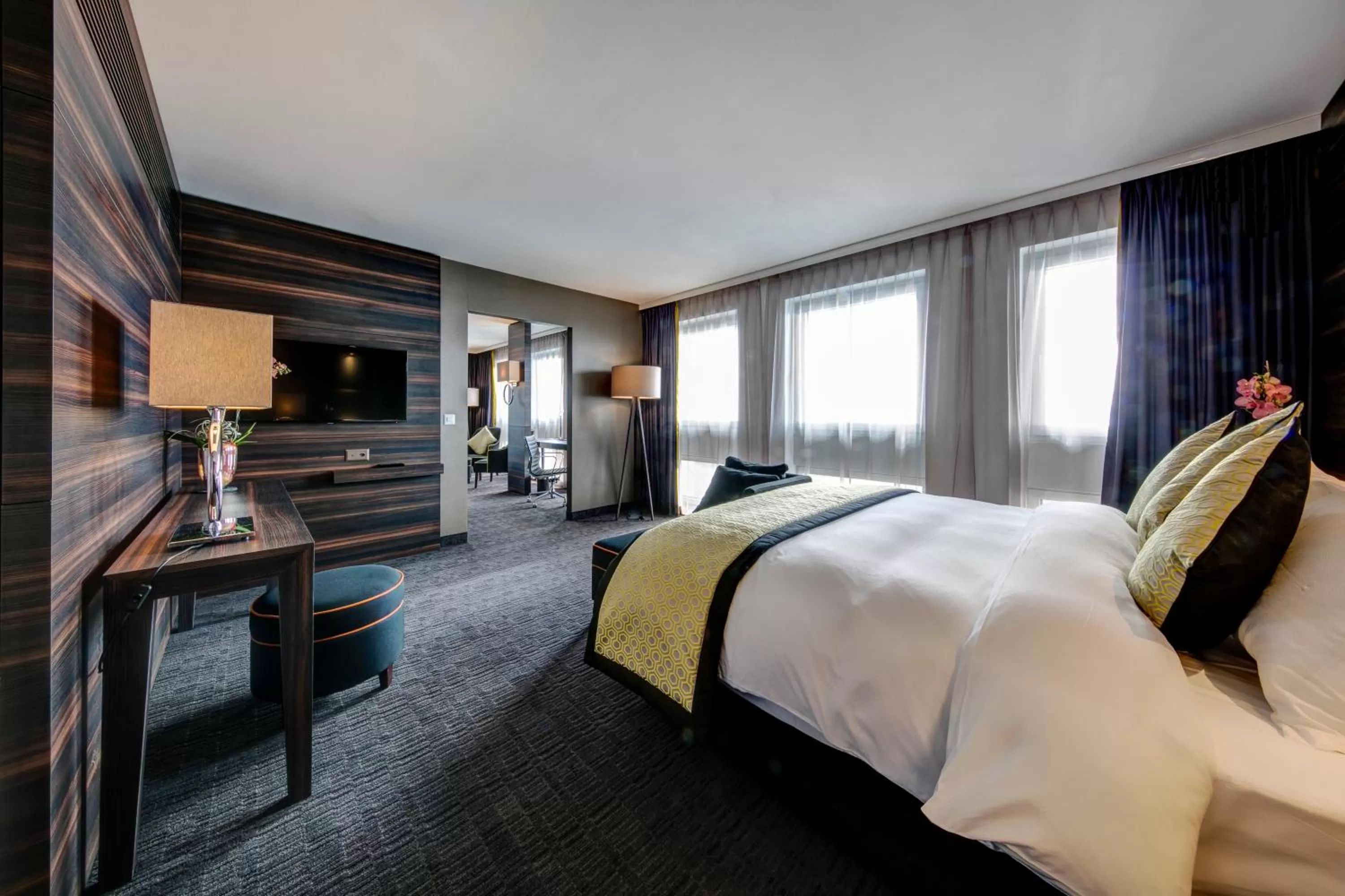 Suite with City View in Best Western Premier Hotel Beaulac
