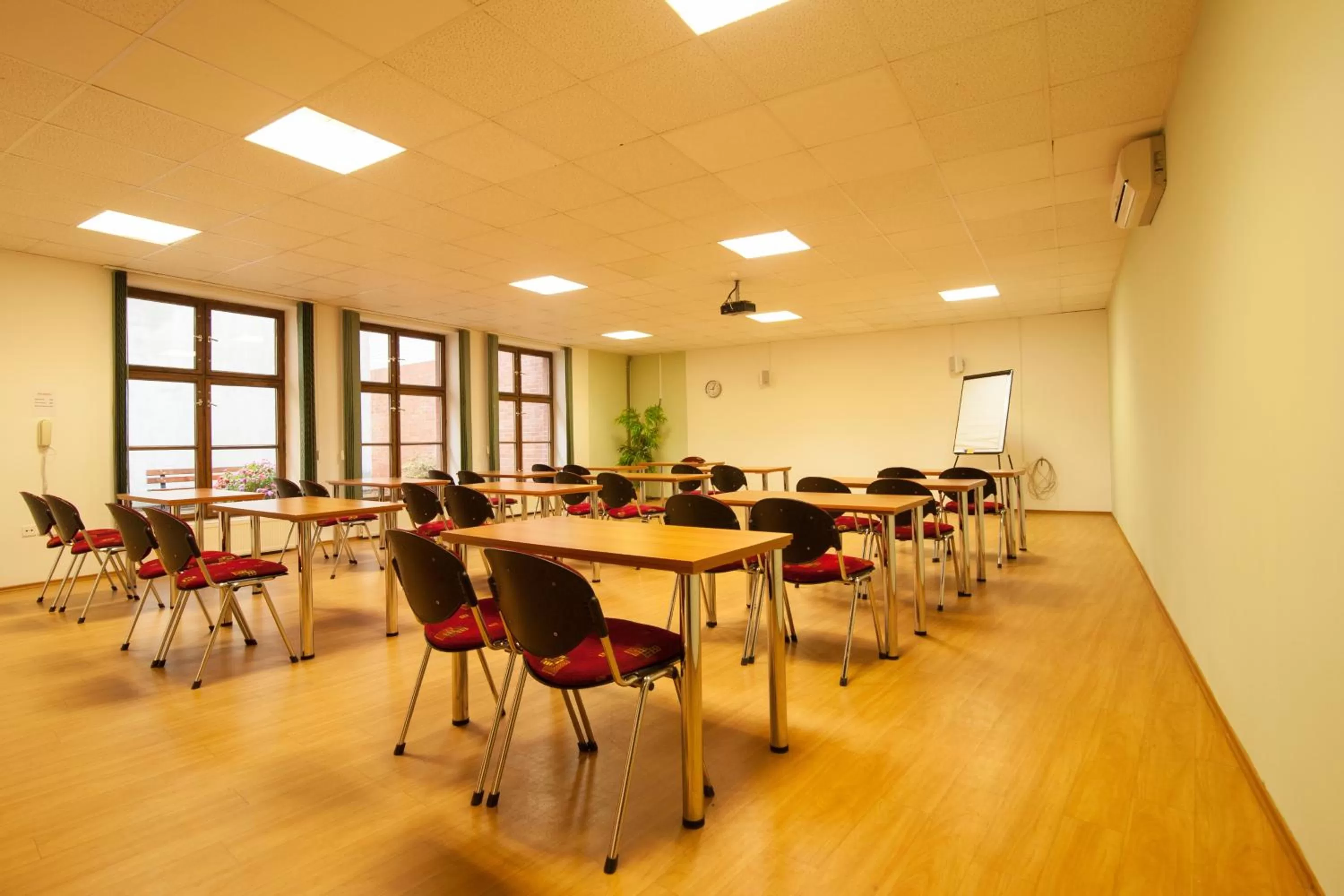 Business facilities in Sport-V-Hotel