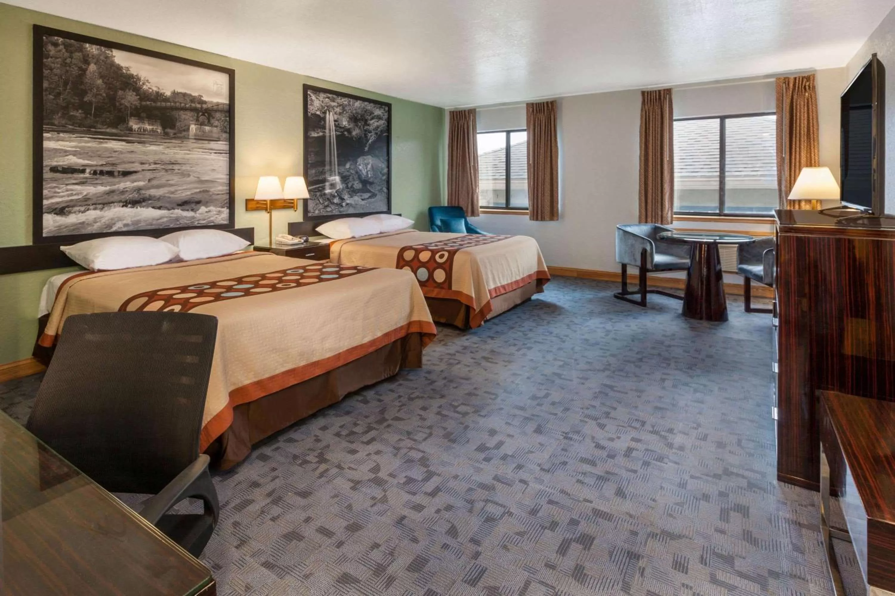 Photo of the whole room, Bed in Super 8 by Wyndham Uniontown PA