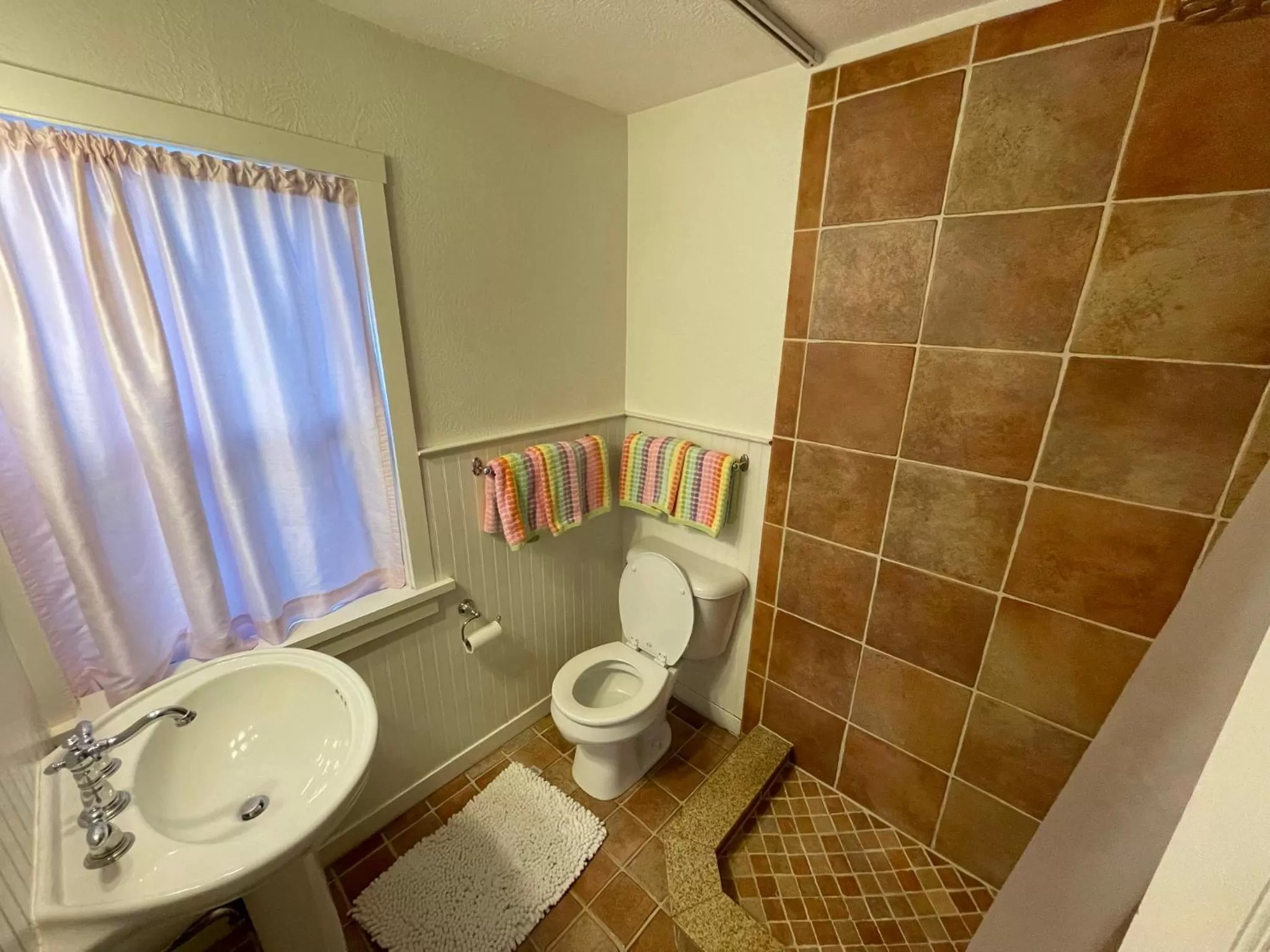 Bathroom in Harbor House Inn