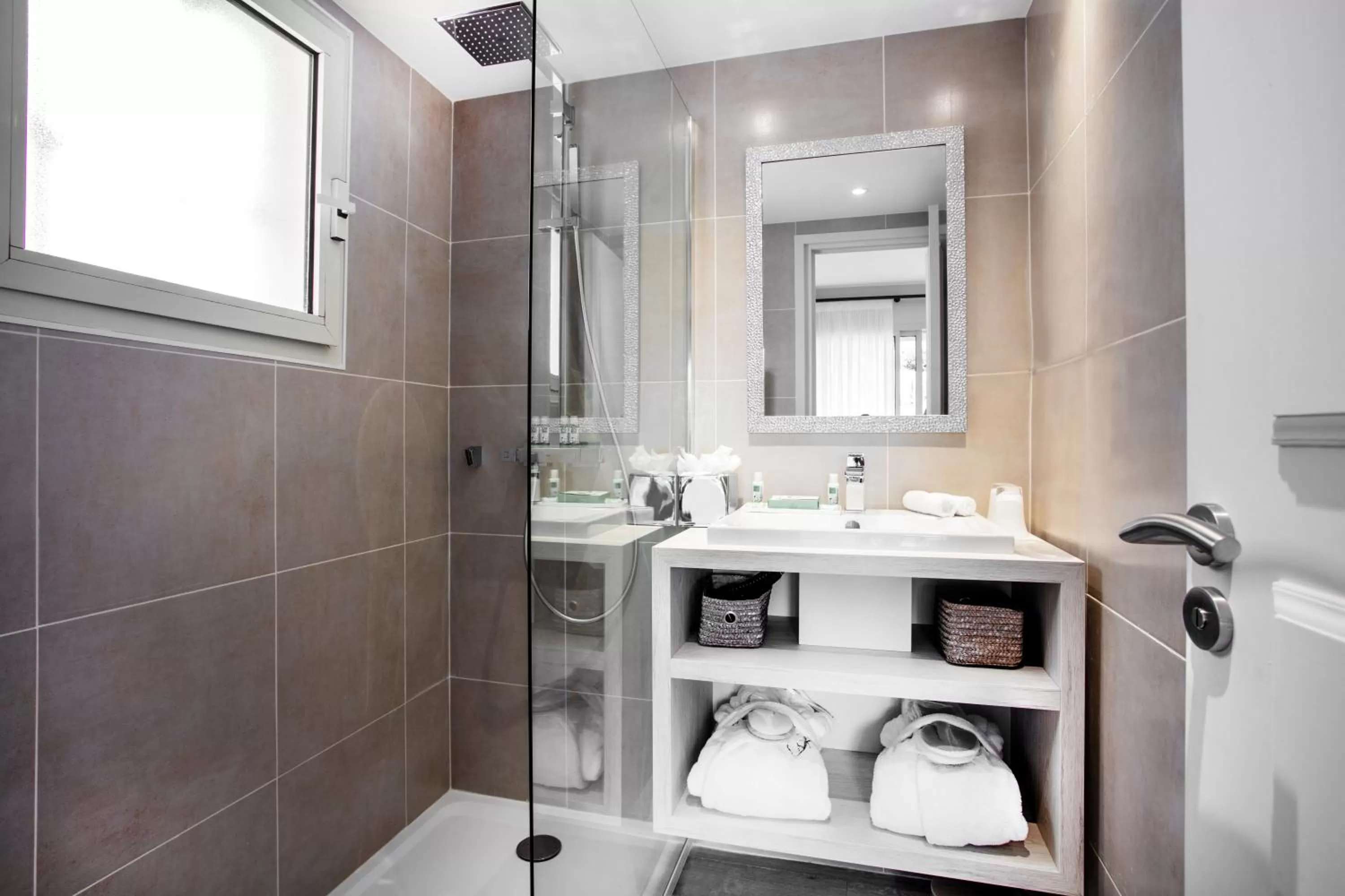 Bathroom in La Bastide de Biot