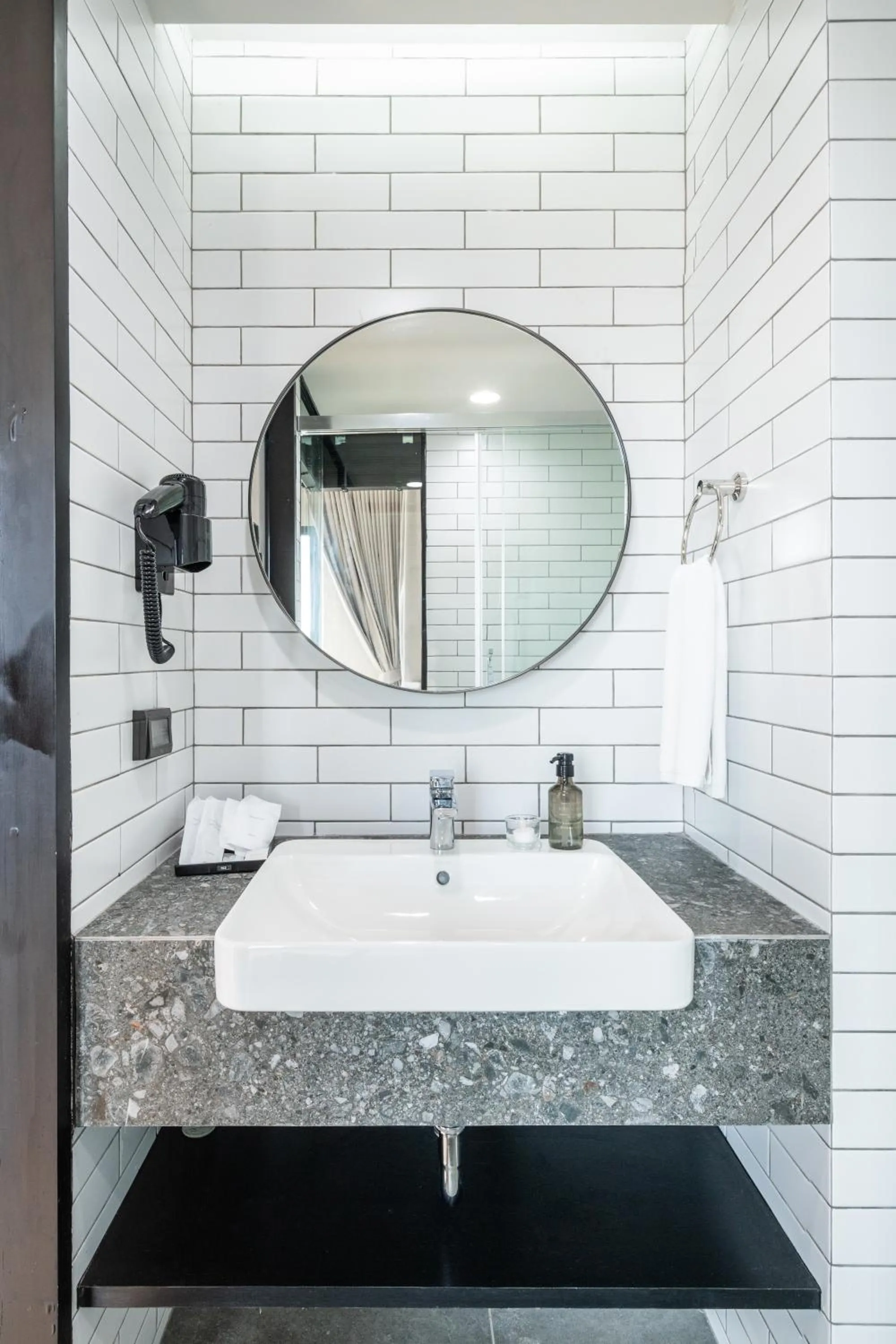 Bathroom in Mii Hotel Srinakarin