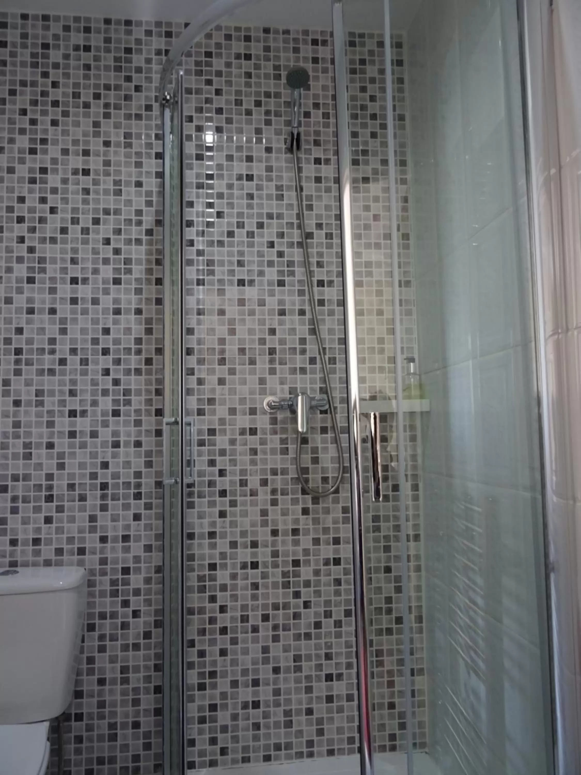 Bathroom in The Gatwick White House Hotel