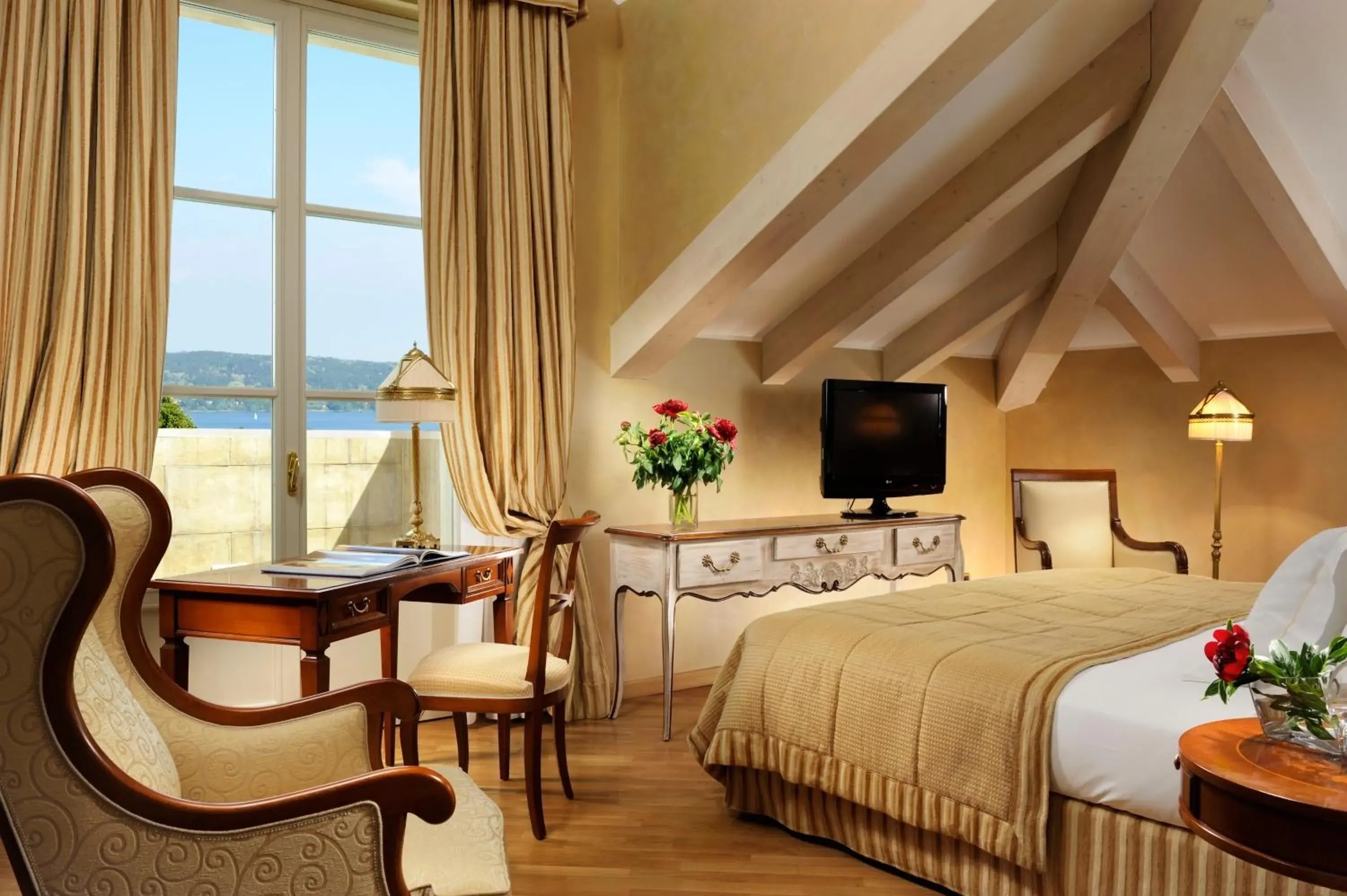 Executive Suite in Castello Dal Pozzo Resort Lago Maggiore - Preferred Hotels & Resorts Executive Suite in Castello Dal Pozzo Resort Lago Maggiore - Preferred Hotels & Resorts