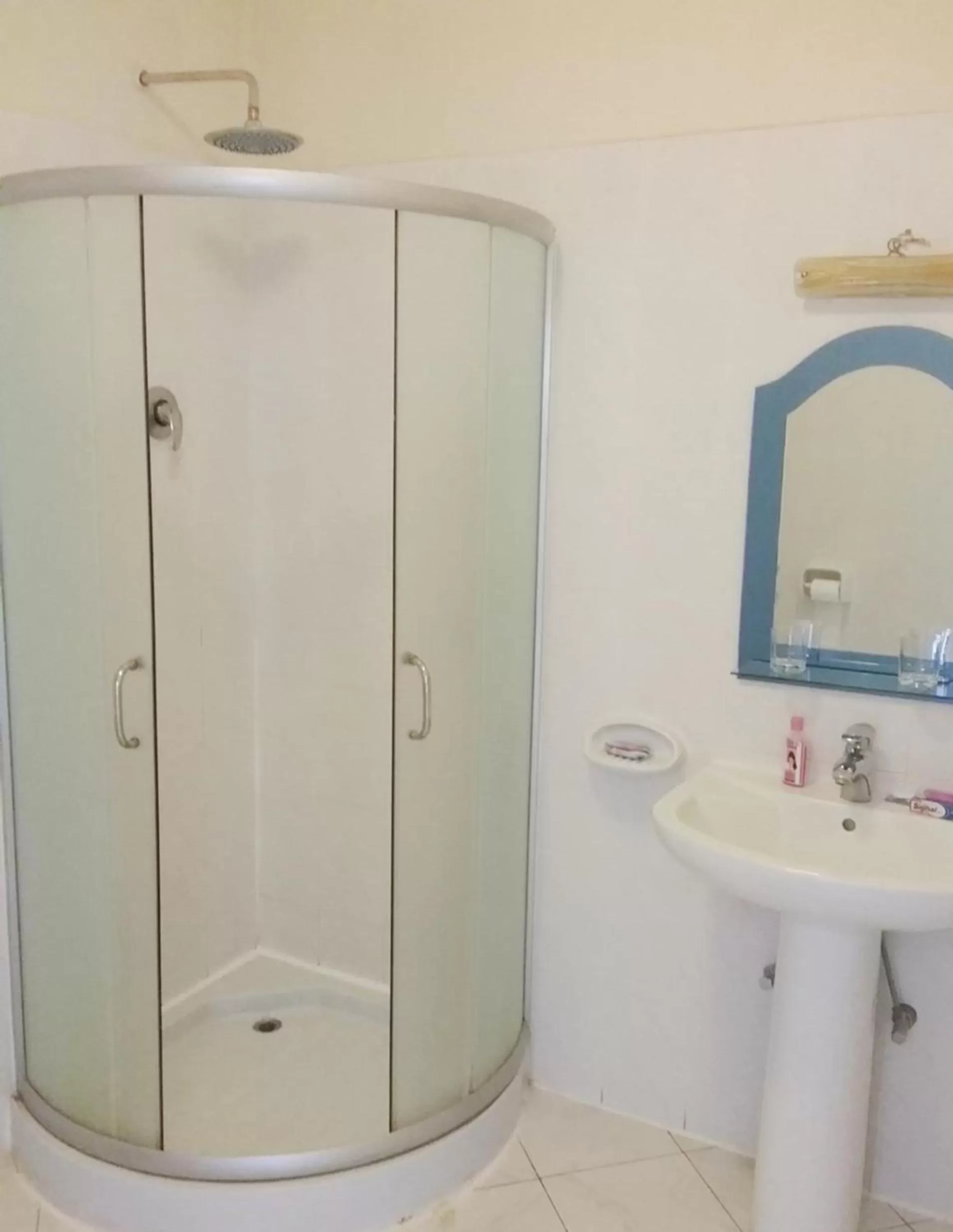 Shower in Panoramic View Hotel