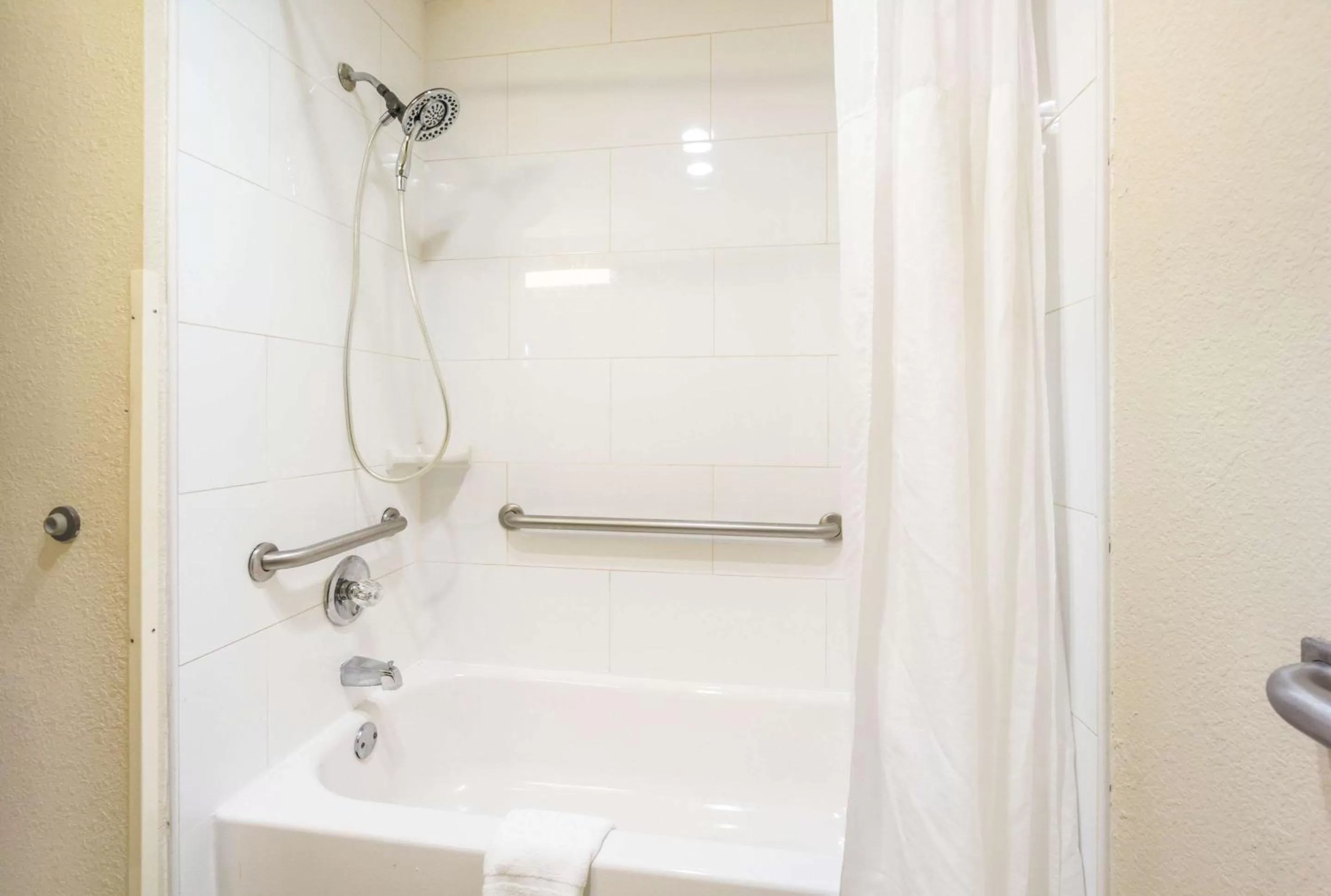 Bathroom in Quality Inn & Suites Florence - Cincinnati South