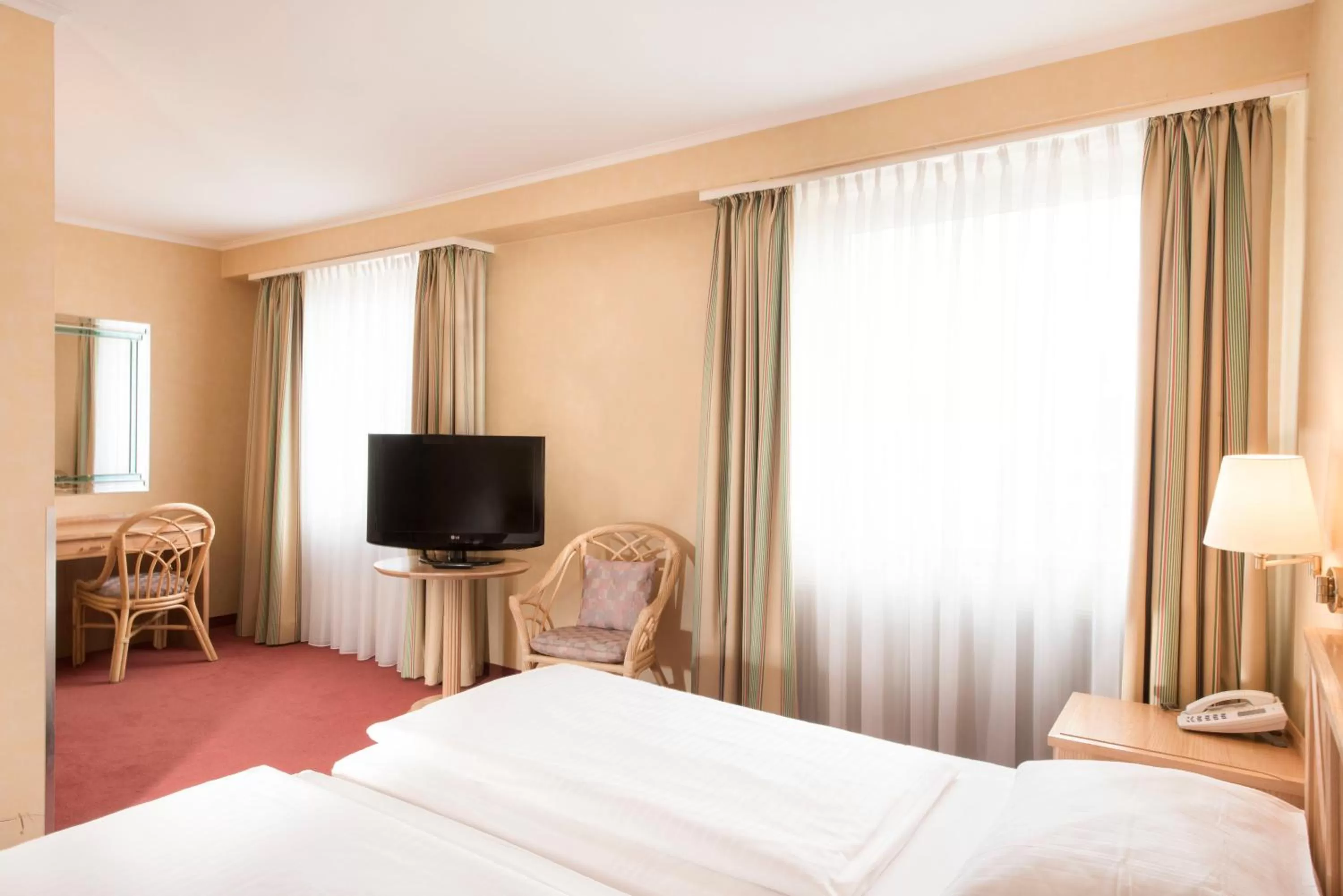 Photo of the whole room in TRYP by Wyndham Köln City Centre