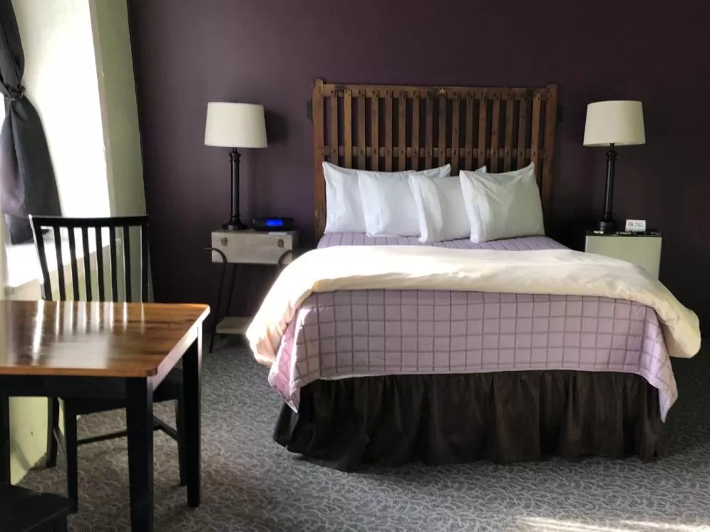 Queen Room in The Inn at Stone Mill