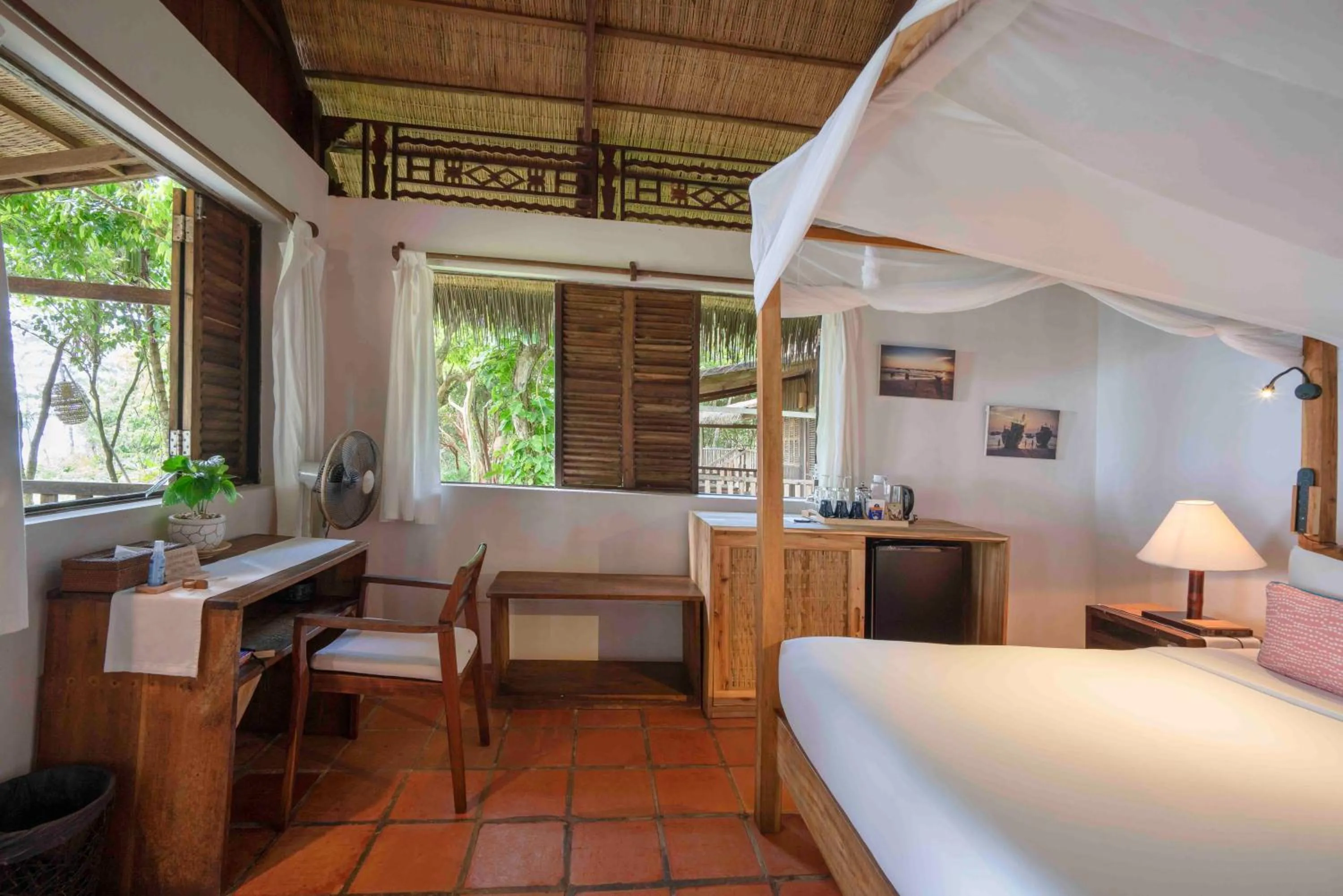 Seating area, Bed in Mango Bay Resort