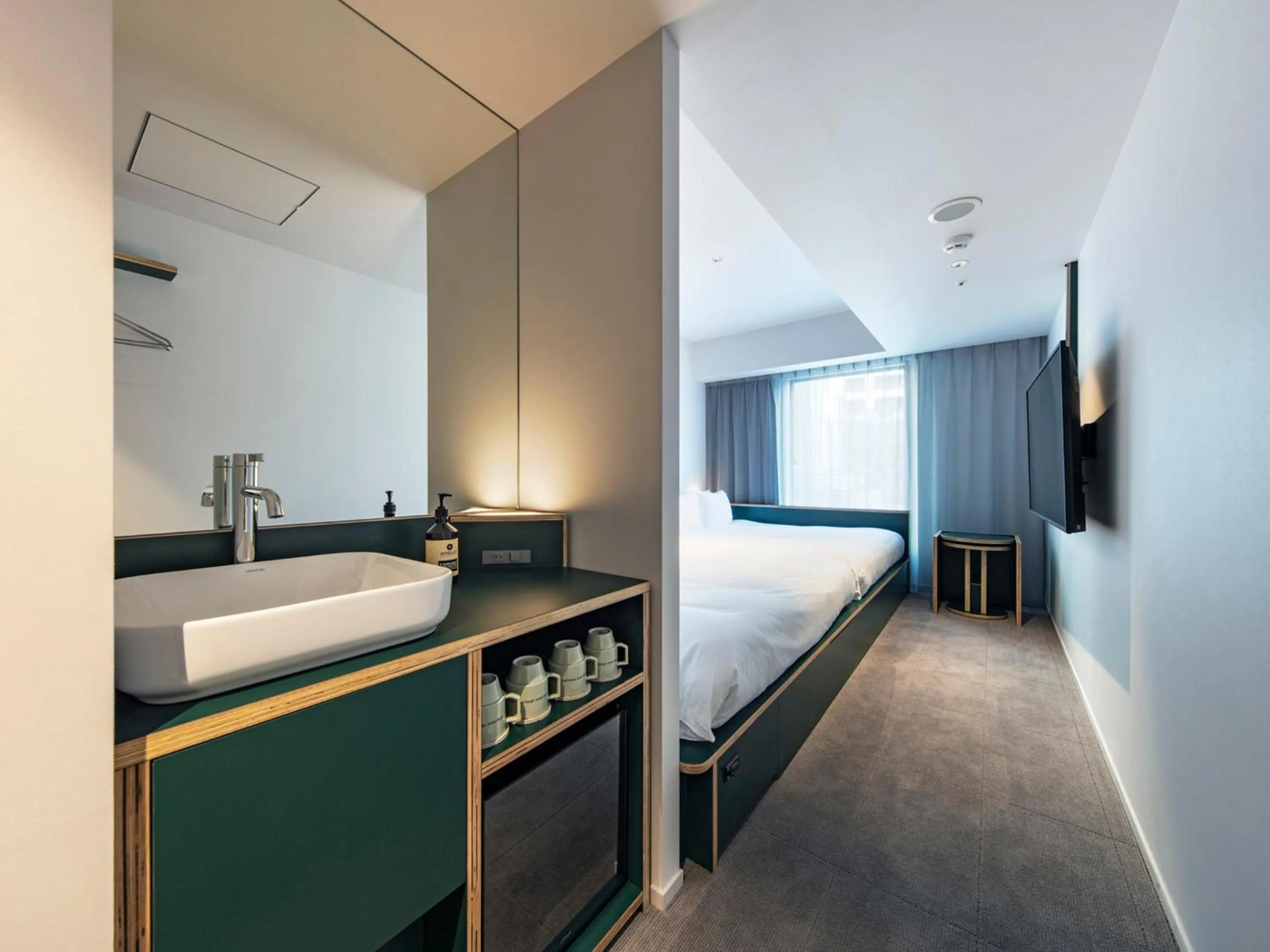 Photo of the whole room, Bed in all day place shibuya