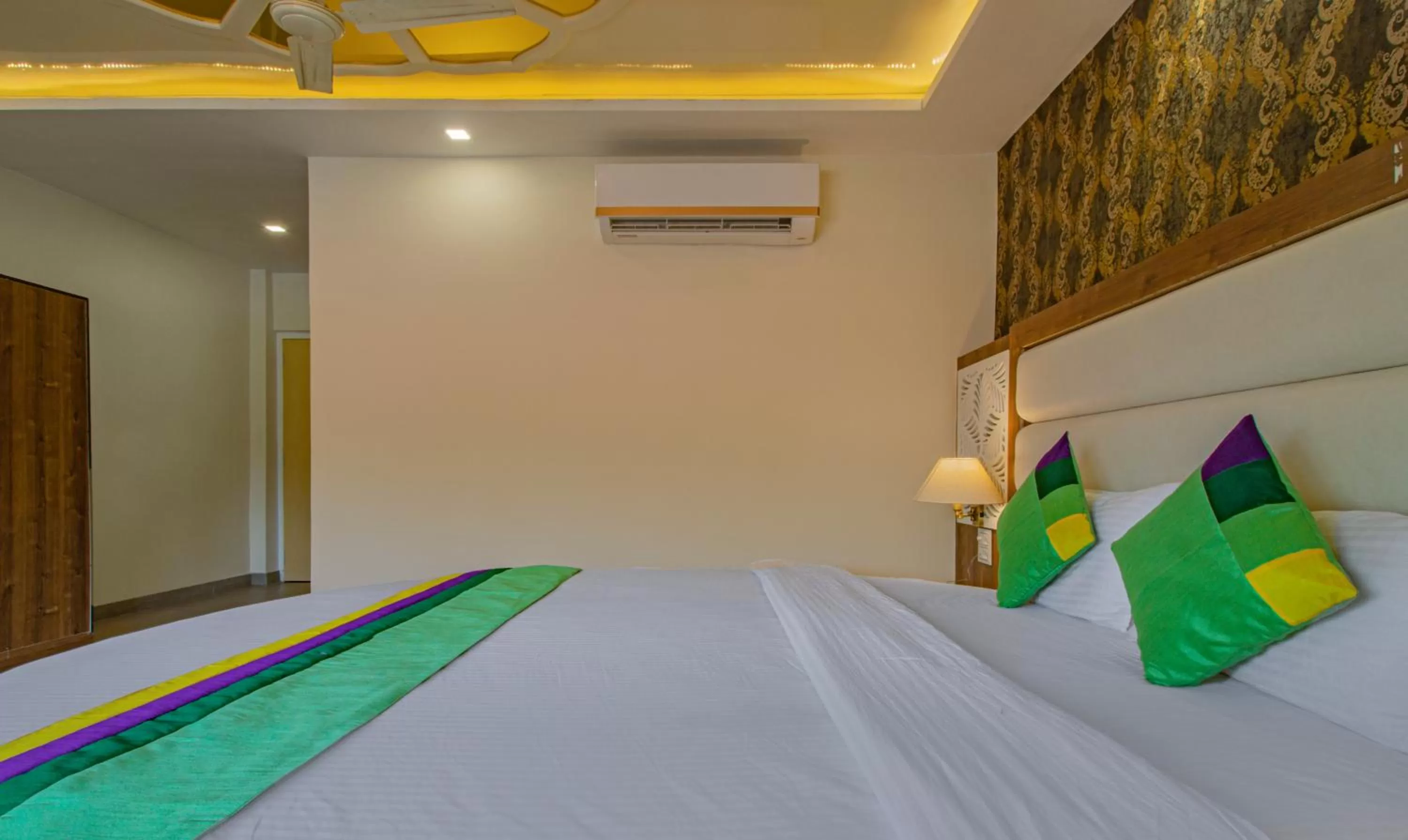 Bed in Treebo Trend Haveli Resort Roots Bhupatwala