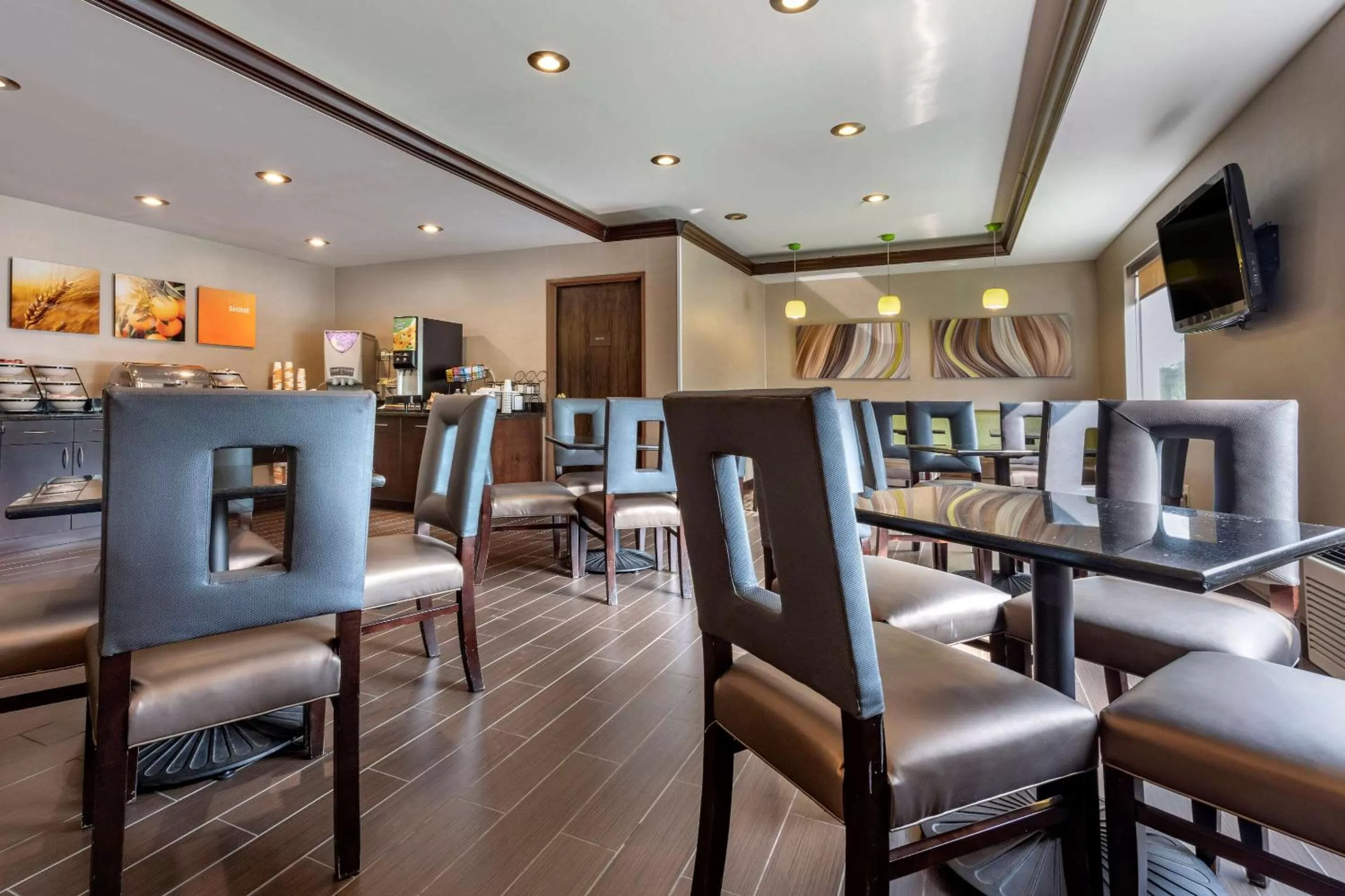 Restaurant/places to eat in Comfort Inn & Suites Butler