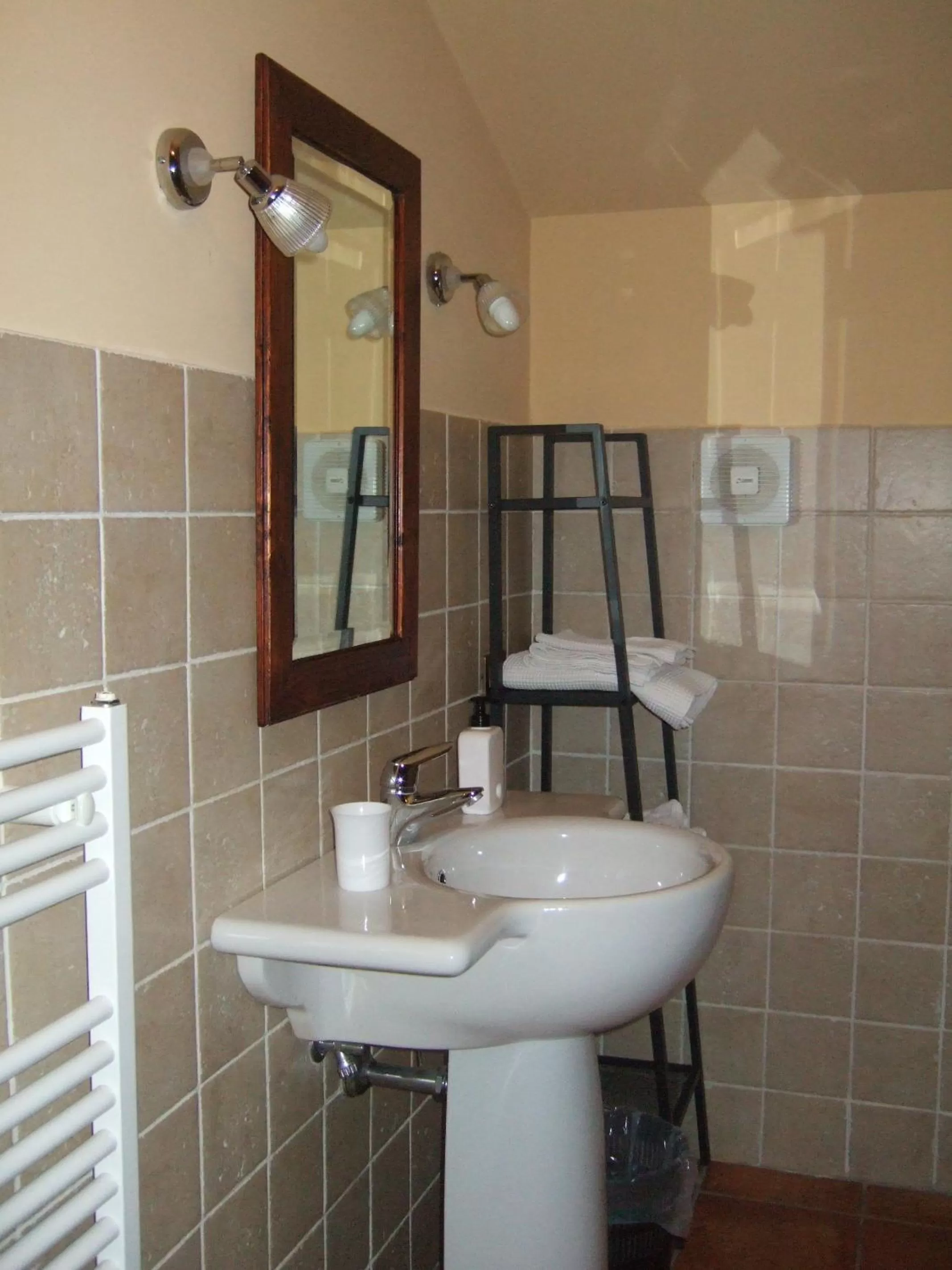 Bathroom in B&B MontAlbano