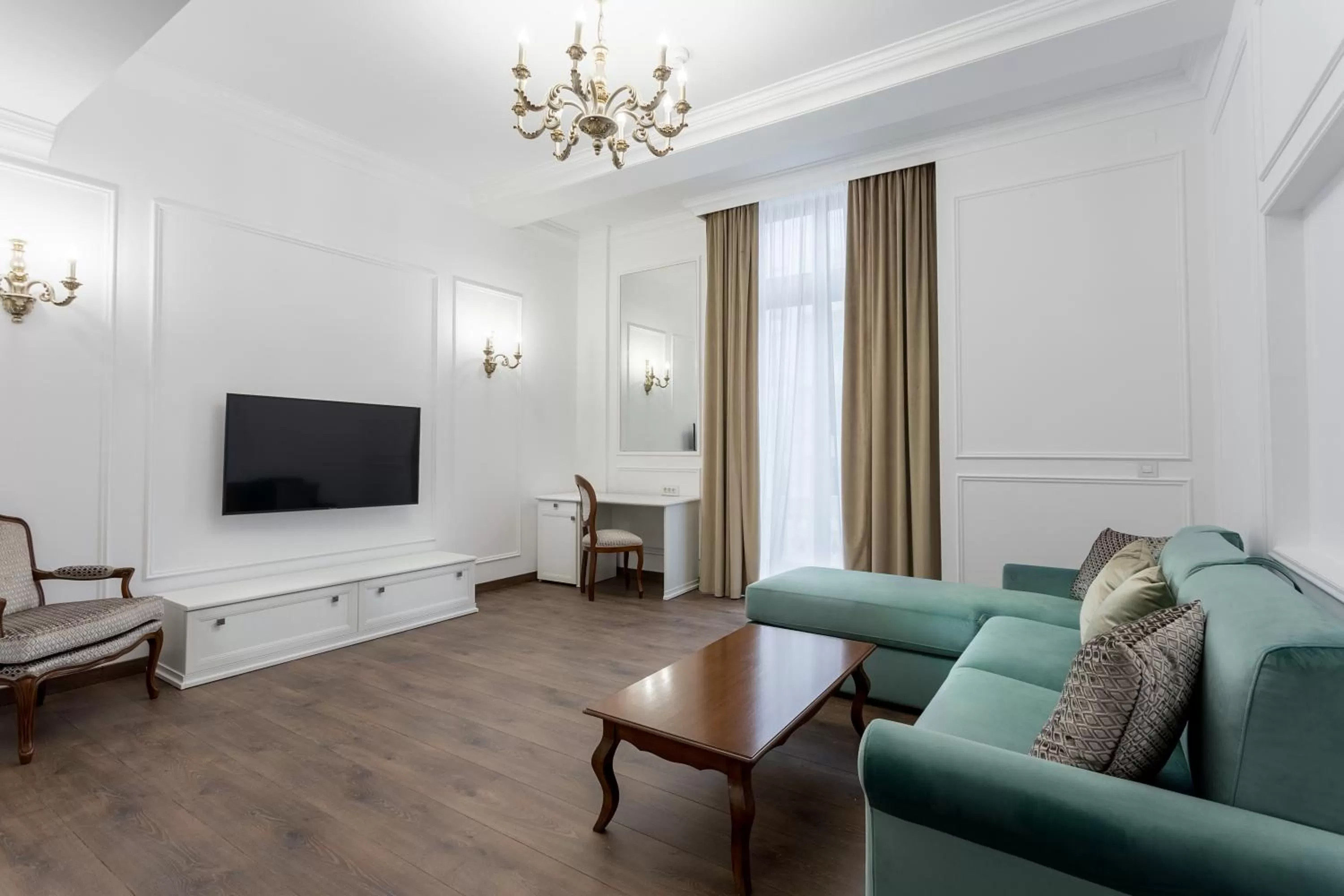 Living room in Lahovary Palace Hotel