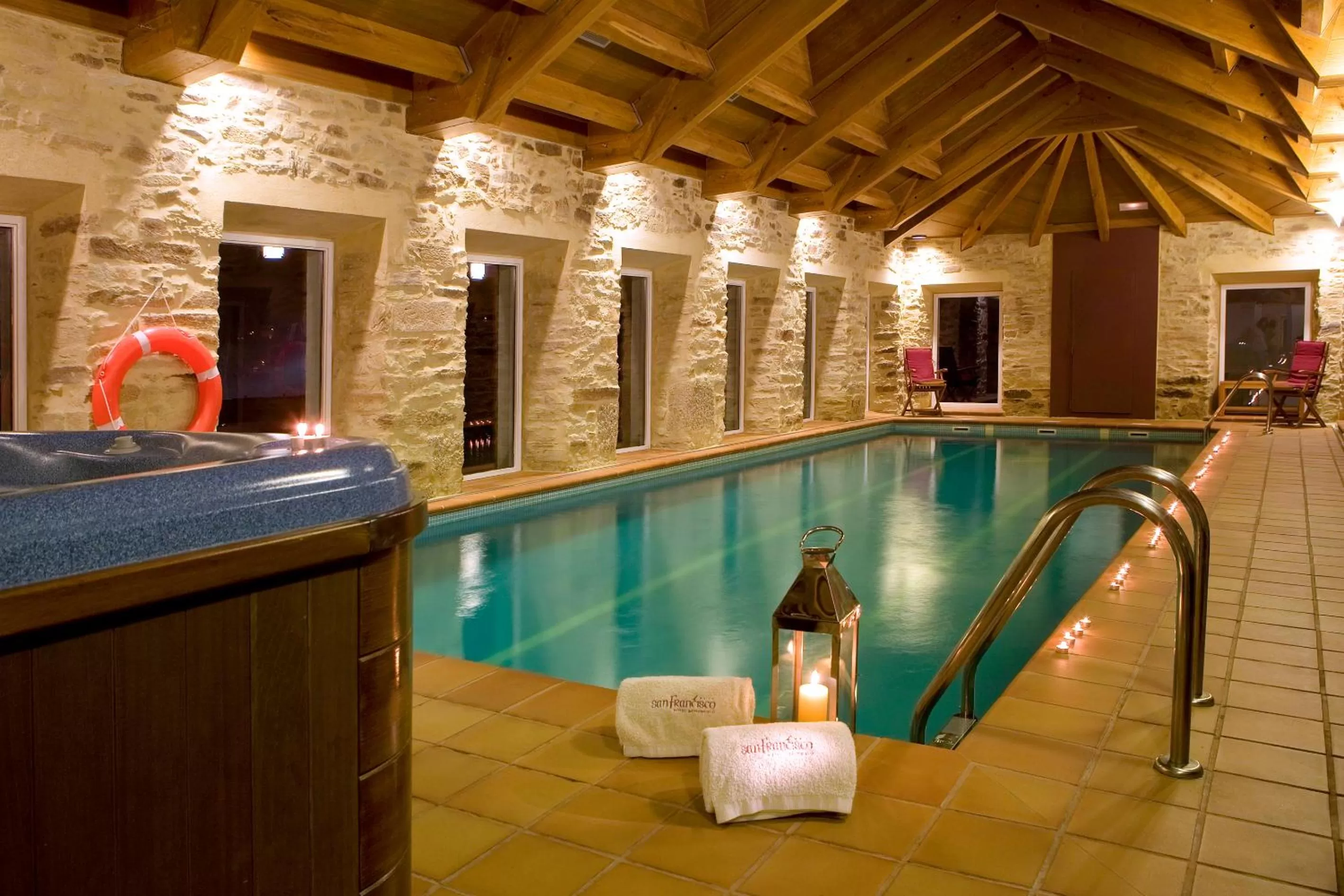 Swimming pool in San Francisco Hotel Monumento