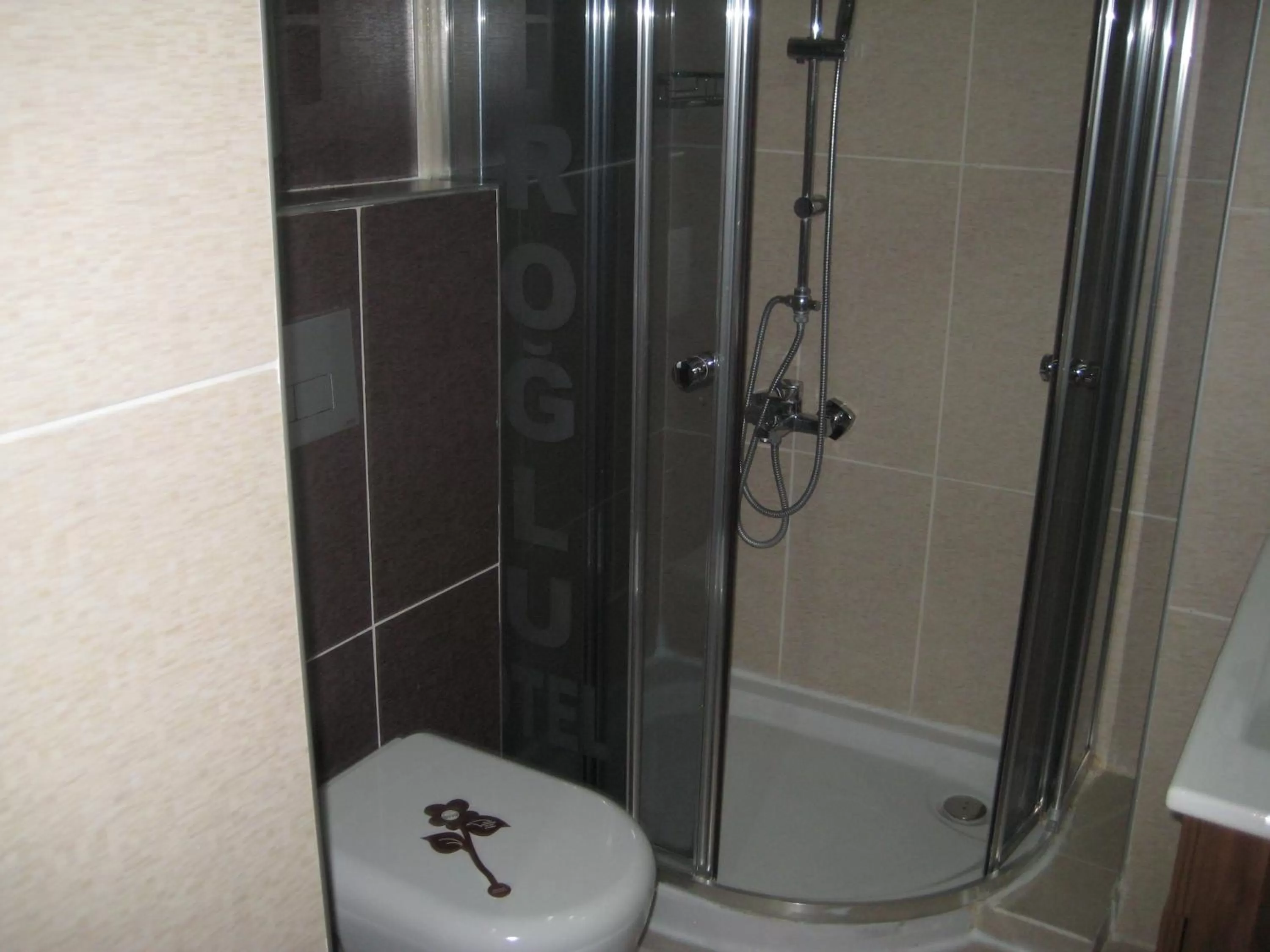Shower in Miroglu Hotel