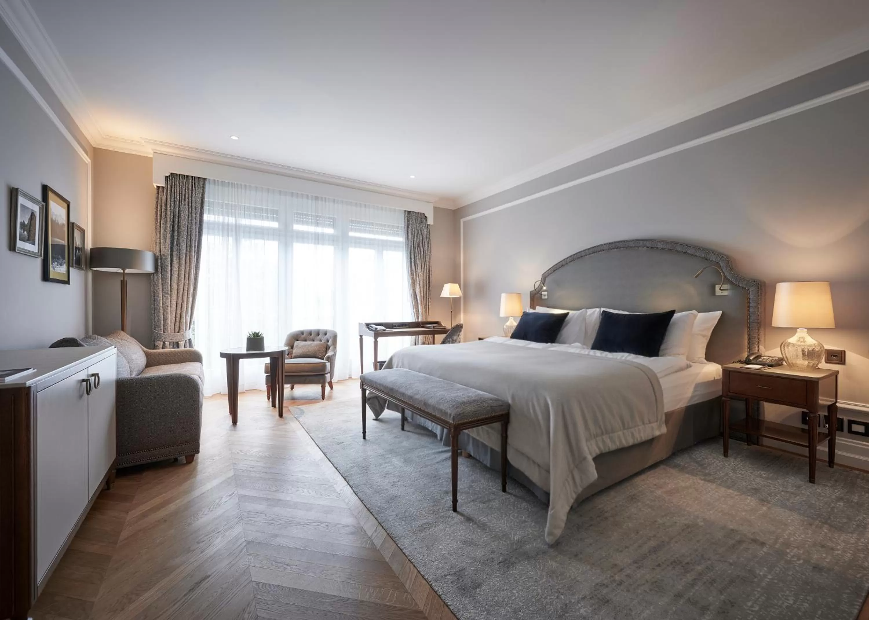 Seating area, Bed in Victoria Jungfrau Grand Hotel & Spa