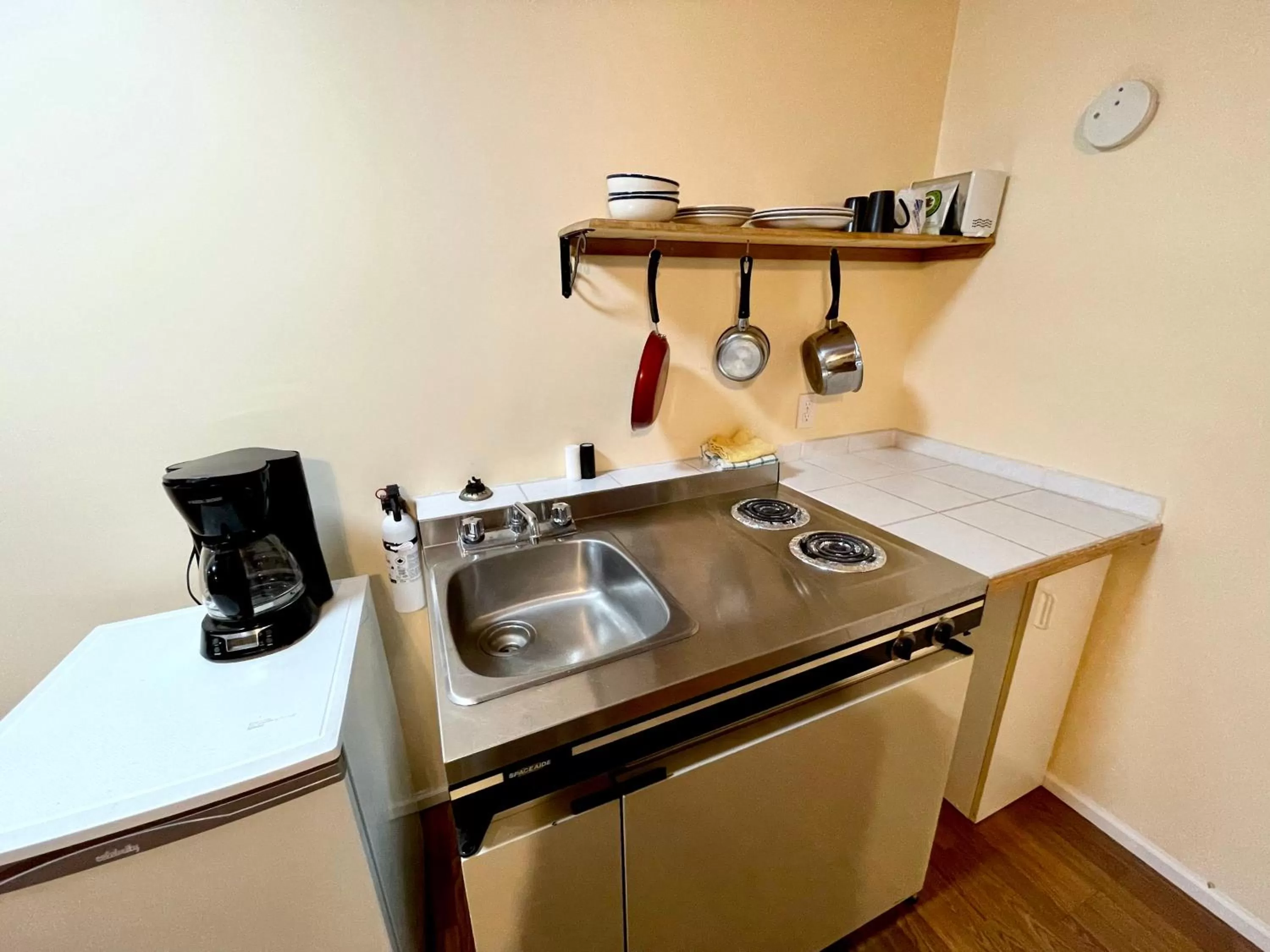 Kitchen or kitchenette in Valhalla Inn