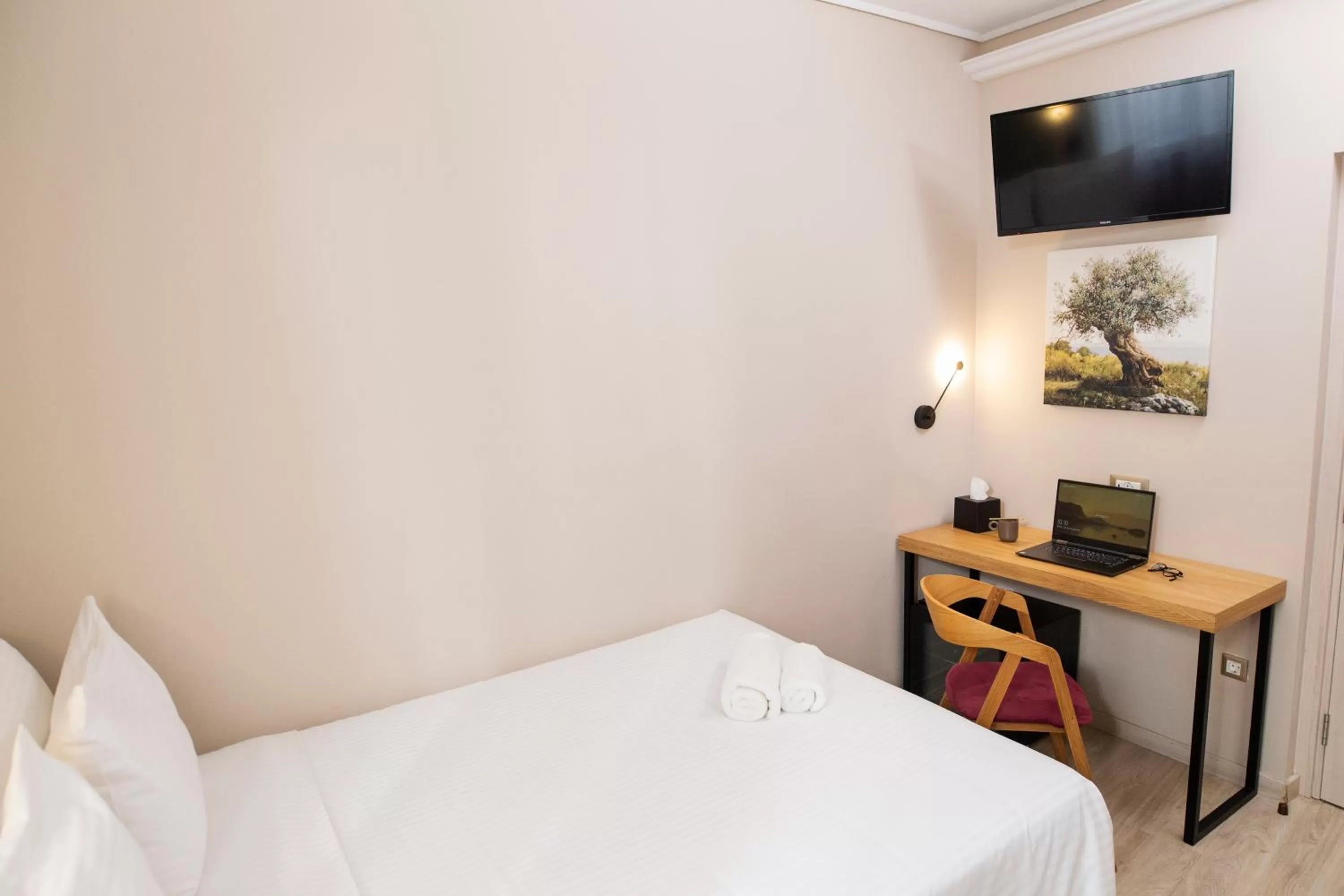 Bedroom, Bed in Acropolis View Hotel