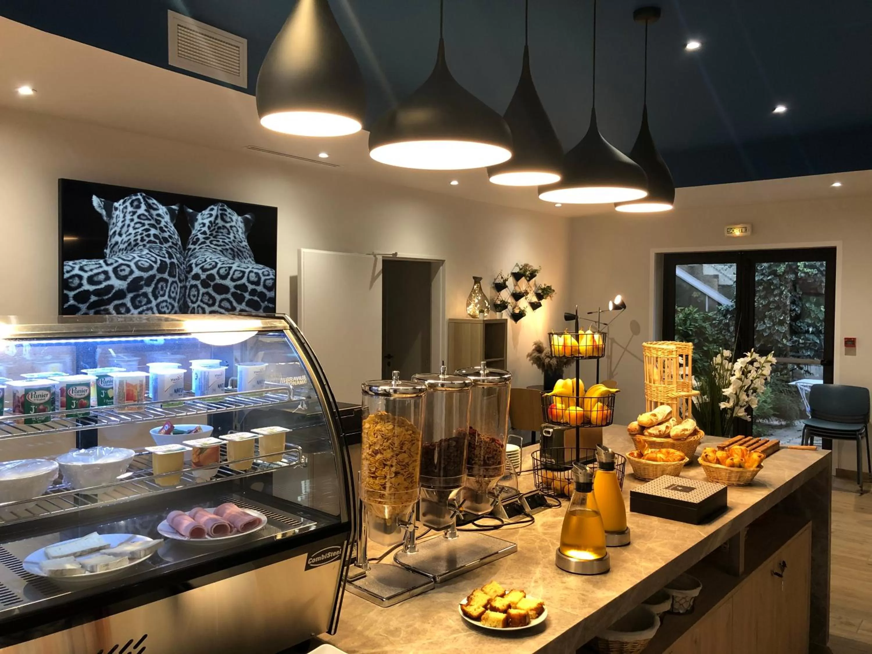 Buffet breakfast in Hotel Cantosorgue