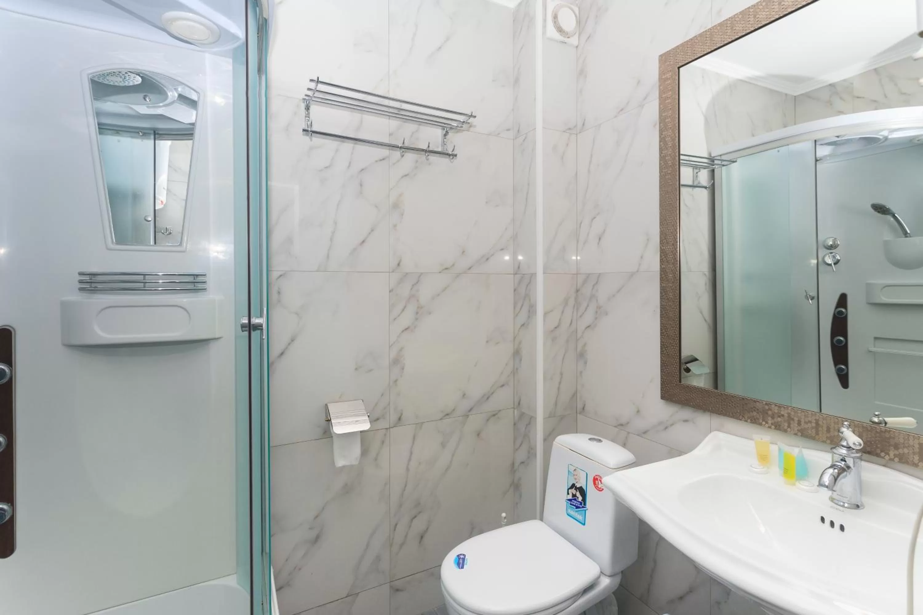 Shower, Bathroom in Sunkar Hotel