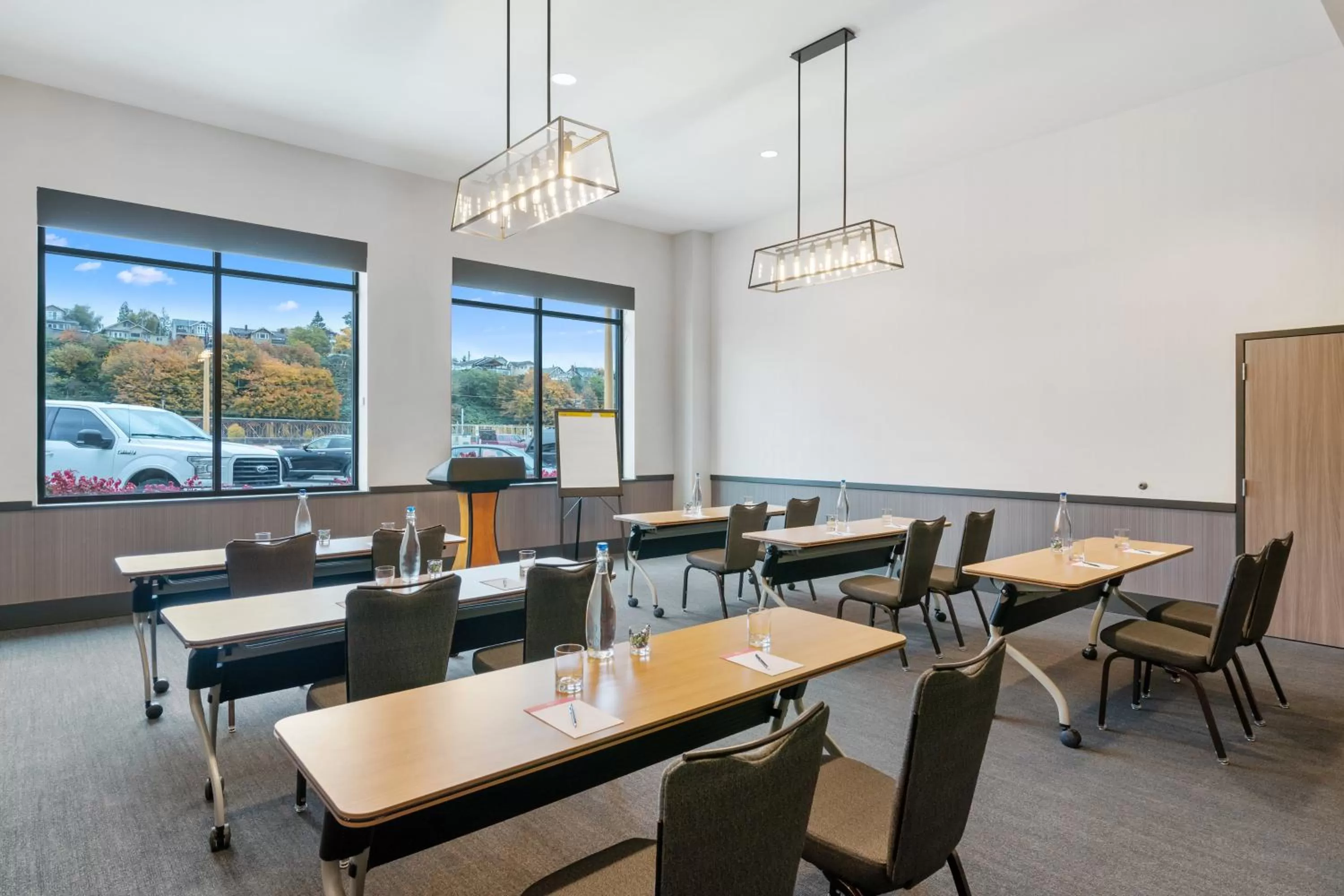 Meeting/conference room in Hotel Indigo Seattle Everett Waterfront Place by IHG